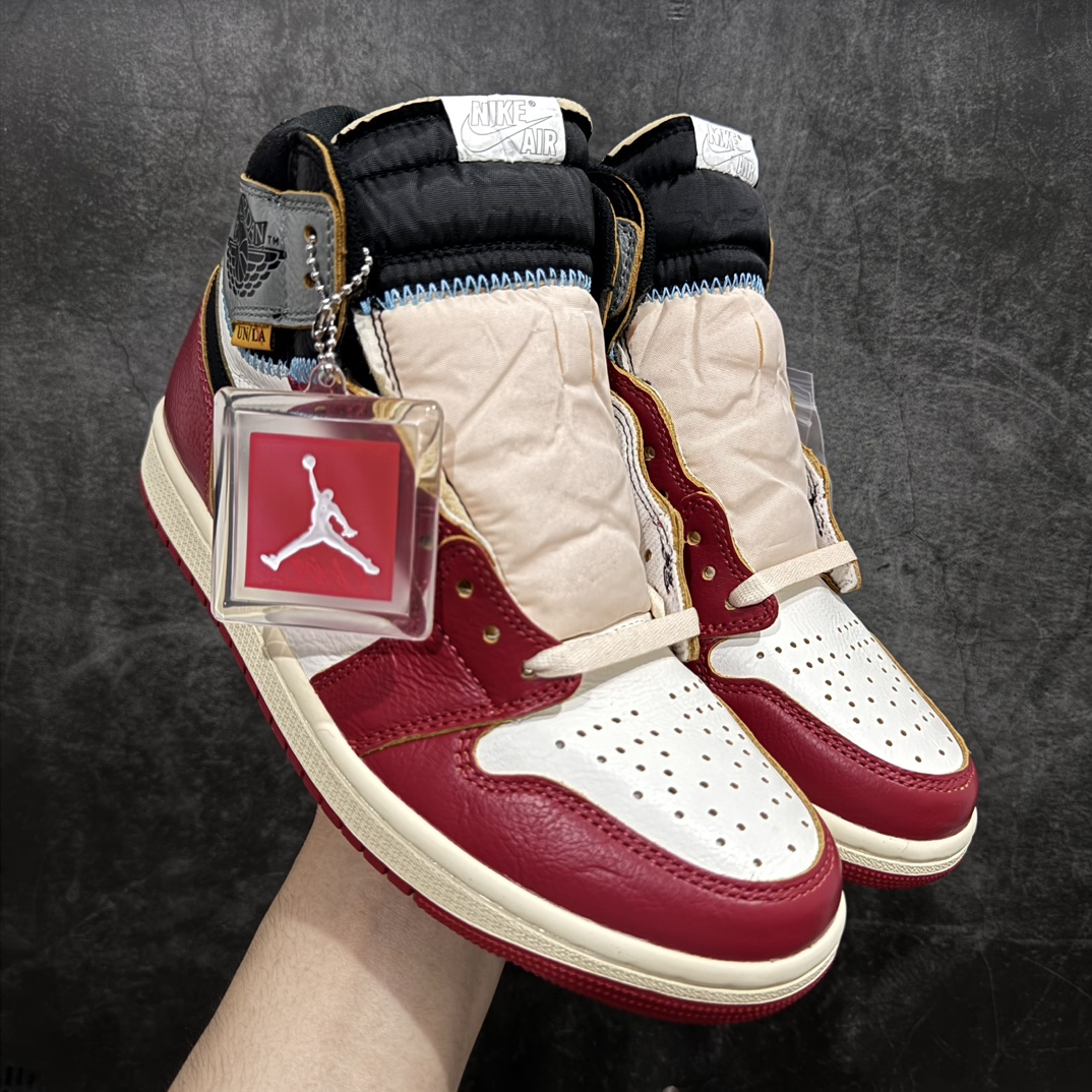 【纯原F版】Union X Air Jordan 1 Retro High NRGn限量联名 黑白红拼接 实拍首发官方货号：HV8563 6001229n唯一可媲美原版 同价位区间无对手n全鞋电脑针车 精确间距匹配国内顶级头层皮料订染 用料绝不含糊飞翼3D高频深度立体 全方位比对原鞋n皮料全程玻璃冲刀 冲裁 清洁度完美工艺方面漏斗收腰 底线拉帮 LOGO立体 小到针眼排布 载片对称 冲孔效果 鞋标规范 鞋垫背胶等等n不吹不黑这个价位无敌，绝对无敌Size：36 36.5 37.5 38 38.5 39 40 40.5 41 42 42.5 43 44 44.5 45 46 47.5 编码：SL310340-鞋库