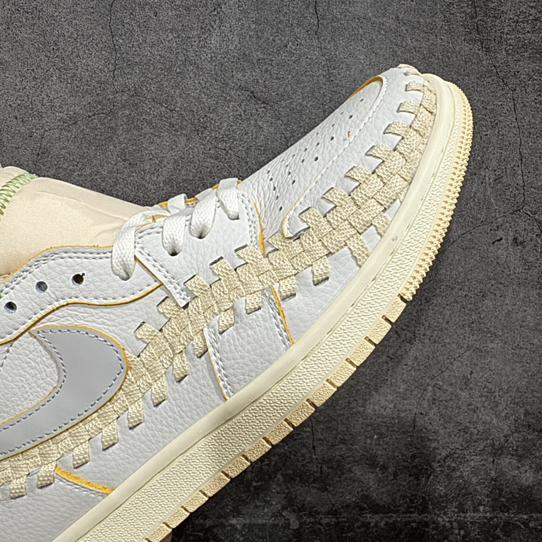 图片[6]-【纯原福利】Union Los Angeles x Bephie\’s Beauty Supply x Air Jordan AJ1 High OG\”Woven\” 三方联名米白灰编织 FD2565-100、FD2565 164、FD2565 100 知名大厂出品 外贸特供 整单全码套现 单色整单2000+ 之前4XX的东西 原楦原纸板开发 极致一眼正品既视感 原厂皮料 承诺百分百一致原鞋 鞋面清洁度最高QC检验标准 控制溢胶 飞翼3D高频深度立体 全市场仅此一家 鞋盒、防尘纸 均采购来自原厂 对于将于今年八月到来的 Union x Air Jordan 1 High OG 合作鞋款，其「一举一动」备受瞩目，尽管早前已有多家媒体进行了预测，但都具有较大不确定性，而近日揭开了真容。2023 款 Union x Air Jordan 1 High OG「WOVEN」向 Air Footscape Woven（一款以其不对称编织设计而闻名的生活方式跑鞋，于 2000 年代后期首次亮相。）轮廓致敬， 用元年款风格的「中性灰」配色，全皮革打造，整个鞋身包裹着编织细节，其他细节包括 Swoosh 上的狼灰色细节、「NK Air」鞋舌标签，以及侧后部带有外露的绿色缝线。「UN/LA」签名标签则是位于双色仿旧橡胶鞋底的外侧。后跟上的BBS联名则来自于主理人妻子的品牌Bephie\’s Beauty Supply，可以说这次算是三方合作。 尺码：36 36.5 37.5 38 38.5 39 40 41 42 42.5 43 44 44.5 45-选品中心