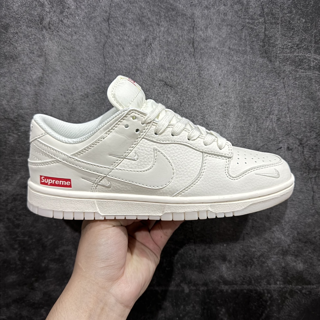 【定制版】Nk SB Dunk Low Supreme联名-米白双勾 周年高端定制 低帮休闲板鞋 BB8675-104 #定制鞋盒 大厂纯原品质出货 超高清洁度 皮料切割干净无任何毛边 细节完美   尺码：36-46 编码：FS240260-鞋库