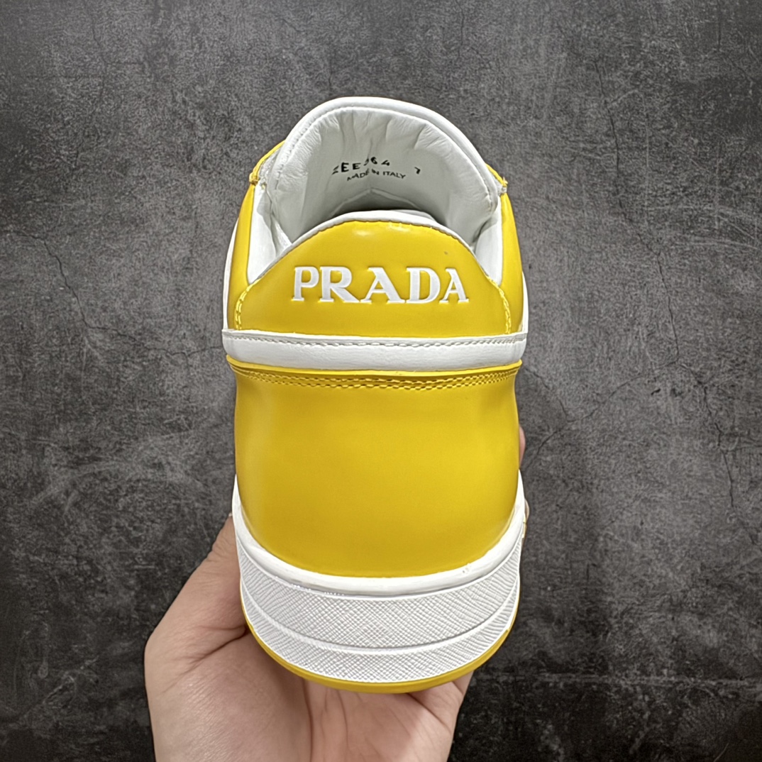 图片[4]-【海淘专供版】PRADA 普拉达 Prada Downtown 低帮休闲板鞋n海淘代购同渠道品质 高端零售 外贸充正专供 原版购入开发 ZP级全套包装 完美楦型 原楦数据开发版型 采用粒面头层牛皮鞋面材质内嵌灌注式 PU乳胶缓震鞋垫外 置3.5cmTPR抽真空橡胶鞋底 原版定制标志性的珐琅三角形金属徽标  尺码：39 40 41 42 43 44 45 46 47 皮鞋尺码 比运动鞋偏大一码编号：DF540570-鞋库