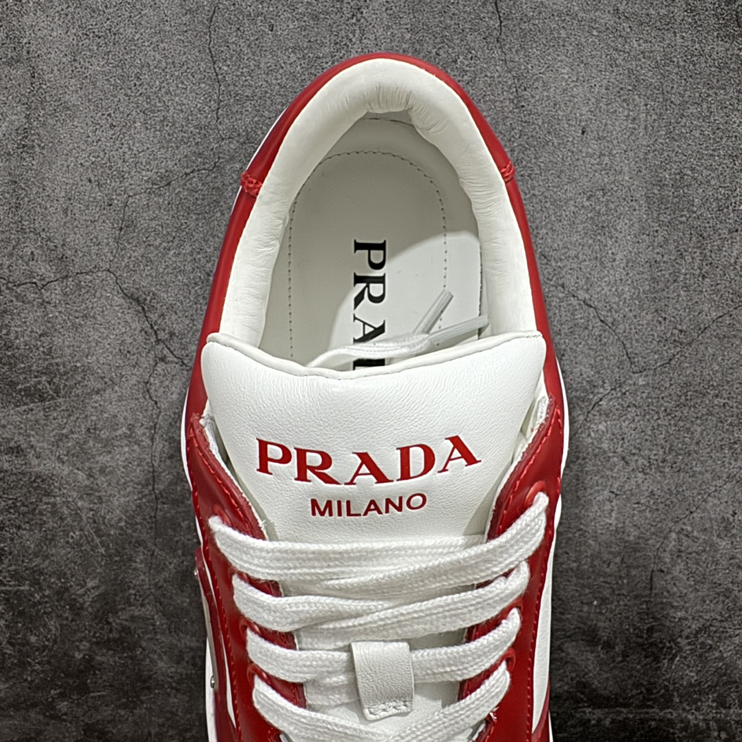 图片[8]-【海淘专供版】PRADA 普拉达 Prada Downtown 低帮休闲板鞋n海淘代购同渠道品质 高端零售 外贸充正专供 原版购入开发 ZP级全套包装 完美楦型 原楦数据开发版型 采用粒面头层牛皮鞋面材质内嵌灌注式 PU乳胶缓震鞋垫外 置3.5cmTPR抽真空橡胶鞋底 原版定制标志性的珐琅三角形金属徽标  尺码：39 40 41 42 43 44 45 46 47 皮鞋尺码 比运动鞋偏大一码编号：DF540570-鞋库