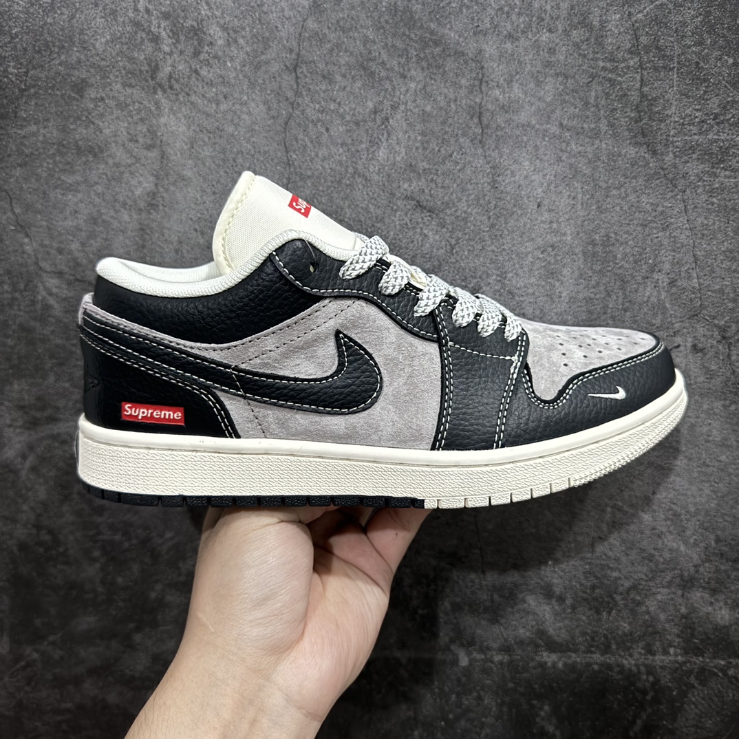 【定制版】Air Jordan 1 Low Supreme联名-黑灰猪八双拼 高端定制 低帮复古篮球鞋 SJ9950-032rn#定制鞋盒 大厂纯原品质出货 超高清洁度 皮料切割干净无任何毛边 细节完美 r 尺码：36 36.5 37.5 38 38.5 39 40 40.5 41 42 42.5 43 44 44.5 45 编码：HXS320340-鞋库