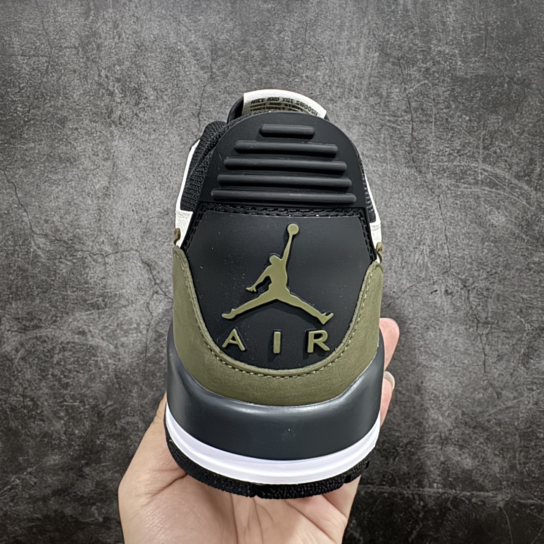 图片[4]-【纯原N版】Air Jordan Legacy AJ312 Low低帮复古篮球鞋  CD7069-120nn市场最强独一档产物 全套原纸板楦头开发 原厂大底磨具加持立体防滑纹理 原档数据后跟TPU子母扣魔术贴 原装可视Air Sole气垫 原汁原味最完美的312代版型 唯一正确鞋头趴度弧度高度鞋身腰线 进口港宝加持 后跟自然饱满 全鞋荧光划线卡点 追求极致完美 每一双都是工艺品 多重QC质检 超越公司货的品控标准 实实在在的免检产品 鞋身采用了皮革材质打造 横跨鞋面的魔术贴十分吸睛 侧面的Swoosh Logo的一部分被鞋面遮挡了一部分 颇具玩味 魔术贴上标有NK标识 而鞋舌上是Jordan的经典红色飞翼Logo 后跟和鞋底均采用了AJ3的设计 后跟上同样也使用了经典的爆裂纹图案SIZE：36 36.5 37.5 38 38.5 39 40 40.5 41 42 42.5 43 44 44.5 45 46 47.5 编码：QH2802300-鞋库