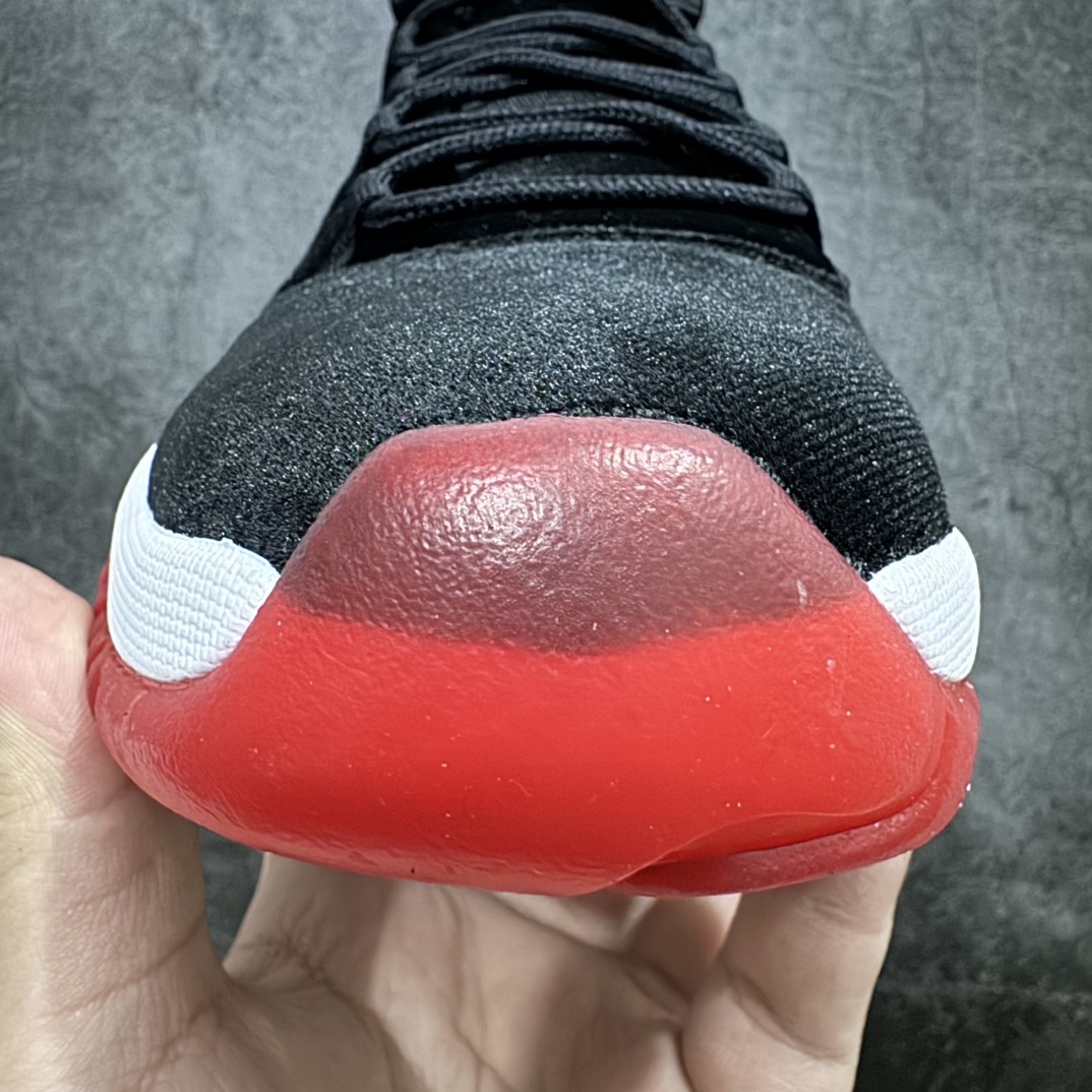 图片[7]-【顶级原装版】Air Jordan  AJ 11 Retro \”Bred Velvet\” 高帮 黑红天鹅绒nn新工厂出货 专业主打AJ11系列n同价位无对手 随意pk市面同级别的版本n原材料打造 无论版型做工还是细节 都无可挑剔n中底走线密度 钢印一应俱全 强烈推荐的低价好版本💪🏻nn作为AJ11的传奇配色，黑红的搭配永远是那么的吸睛！n鞋身采用丝绒面料打造整体设计，以奢华型格焕新演绎，沿袭经典配色带来与众不同的光泽质感效果。n后跟依然使用经典二三呈现，以及带有特殊的金属红色Jumpman Logo点缀，十分精致，闪闪发光的感觉，真是帅到爆!! 货号：DB5457-061 尺码:36 36.5 37.5 38 38.5 39 40 40.5 41 42 42.5 43 44 45 46 47.5 编码：WE310340-鞋库