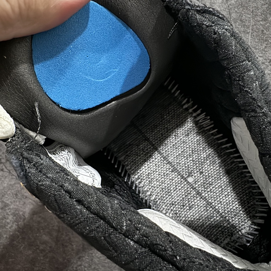 图片[8]-【外贸版】Air Jordan 23 UNC 高帮 黑白金 AJ23 乔丹23代 aj23 乔23 高邦 北卡蓝 乔丹篮球鞋系列n鞋身采用黑白红的配色方案，大面积的黑色皮革鞋身银色车线结合，带来奢华的质感以及震撼的视觉冲击，通过鞋身中部银色车线映出中底红色TPU包裹框架，加上鞋头延伸至鞋舌上白色斑点点缀，整体既吸睛又耐看；鞋舌上Jumpman Logo辅以雕刻呈现，鞋帮处采用编织织物，是整双鞋的亮点之一。 货号：CZ6222-001 尺码：40 40.5 41 42 42.5 43 44 44.5 45 46 47.5  编码：XZ470500-鞋库