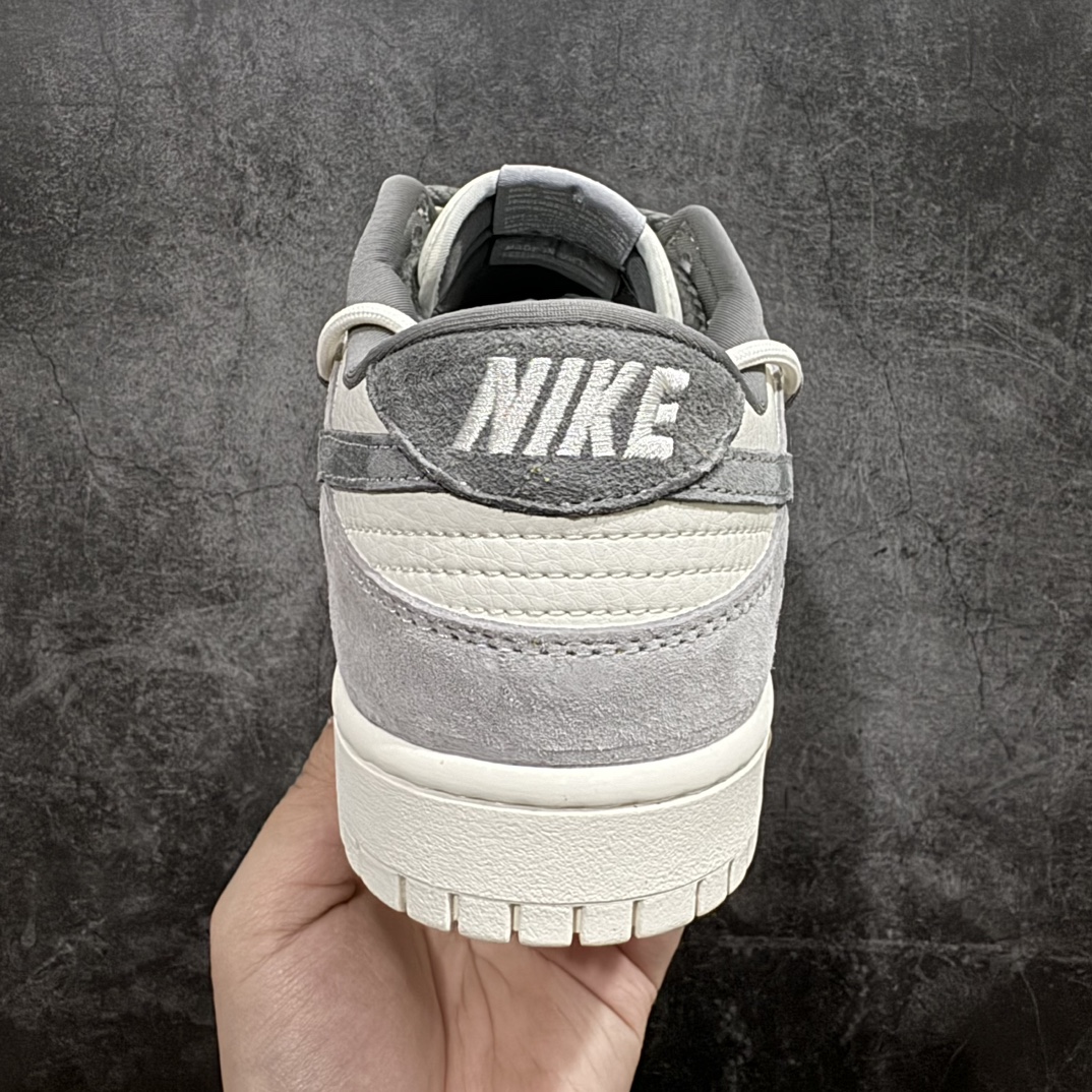 图片[4]-【定制版】Nk SB Dunk Low 斯图西联名-绑带灰刺绣灰勾 周年高端定制 低帮休闲板鞋 SJ2068-307rn#定制鞋盒 大厂纯原品质出货 超高清洁度 皮料切割干净无任何毛边 细节完美 r 尺码：36 36.5 37.5 38 38.5 39 40 40.5 41 42 42.5 43 44 44.5 45  编码：HXS340360-莆田鞋批发中心