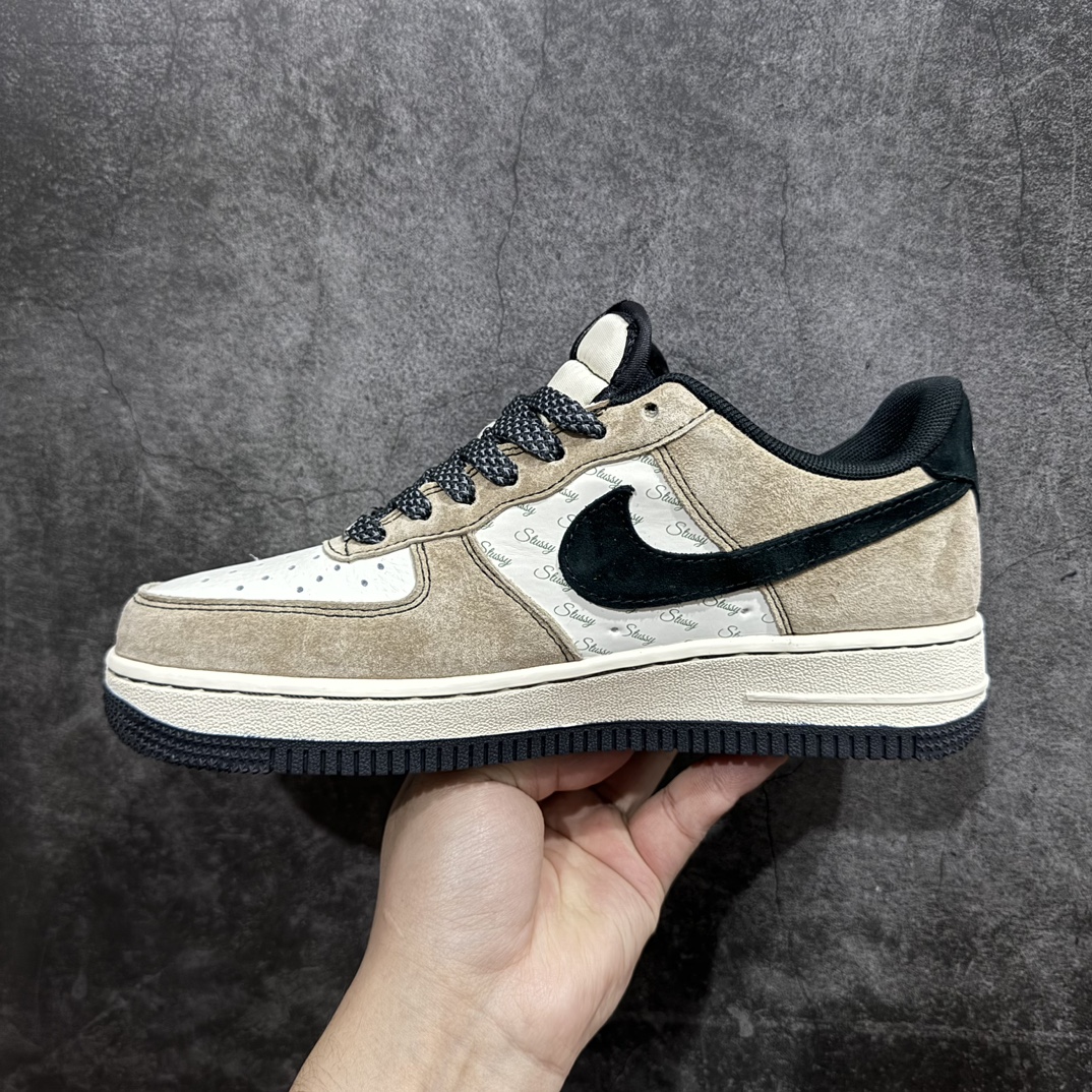 图片[2]-【公司级】Nike Air Force 1 Low 07 x Stussy 米棕黑小钩满天星n原楦头原纸板 打造纯正低帮空军版型 专注外贸渠道 全掌内置蜂窝气垫原盒配件 原厂中底钢印、拉帮完美官方货号：XZ6188 999 Size：36 36.5 37.5 38 38.5 39 40 40.5 41 42 42.5 43 44 44.5 45 编码：HXS310320-鞋库