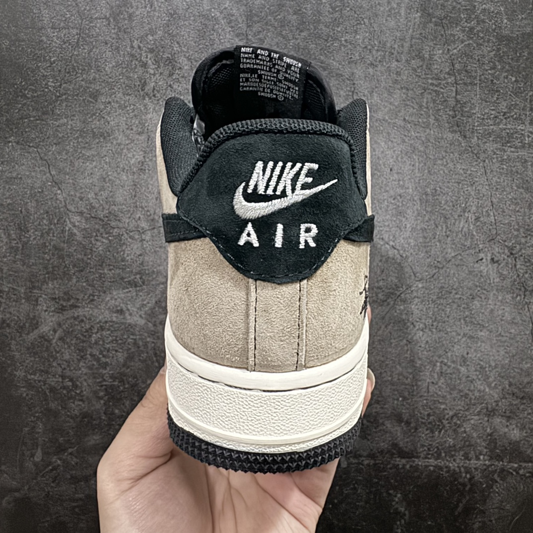 图片[4]-【公司级】Nike Air Force 1 Low 07 x Stussy 米棕黑小钩满天星n原楦头原纸板 打造纯正低帮空军版型 专注外贸渠道 全掌内置蜂窝气垫原盒配件 原厂中底钢印、拉帮完美官方货号：XZ6188 999 Size：36 36.5 37.5 38 38.5 39 40 40.5 41 42 42.5 43 44 44.5 45 编码：HXS310320-鞋库