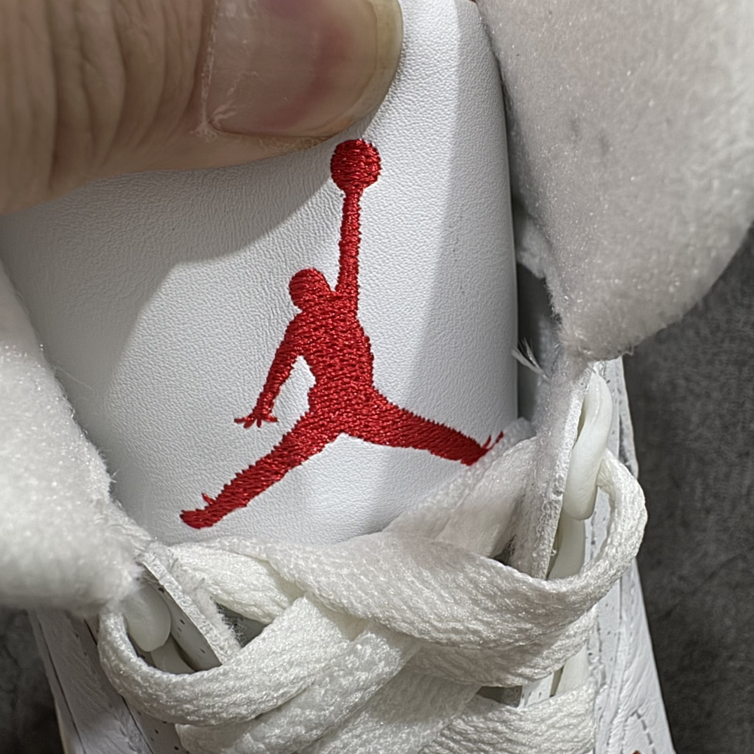 图片[7]-【GX/美版绿x】Air Jordan AJ3 Retro 做旧复古白水泥 DN3707-100nn圈内最强三代系列 匠心打造开发时长超过半年 目前可过各类鉴定或无法鉴定 裸鞋随便操作 全套原纸板楦头开发 原厂大底磨具加持立体防滑纹理 原装可视Air Sole气垫 原汁原味最完美的三代版型 唯一正确鞋头趴度弧度高度鞋身腰线 原厂TPU彩虹扎染后跟饰片 正确内里反口里网布 皮料菱角分明不变形无多余毛边 广东原厂zp同批次手工大底描漆拉丝 市场唯一原厂鞋扣模具 原厂织唛标 原厂飞人电绣工艺 尾指中部跳三针 独家绑鞋带手法 印刷中底布 四线拉帮 米色美纹纸贴合固定 进口港宝加持 后跟自然饱满 全鞋荧光划线卡点 追求极致完美 每一双都是工艺品 多重QC质检 超越公司货的品控标准 实实在在的免检产品SIZE：40 40.5 41 42 42.5 43 44 44.5 45 45.5 46 47.5 48.5 编码：X10490520-鞋库