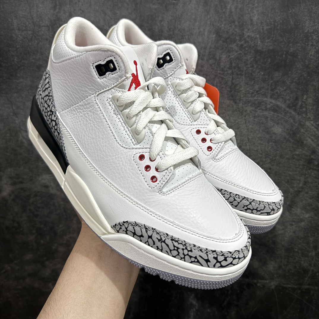 【GX/美版绿x】Air Jordan AJ3 Retro 做旧复古白水泥 DN3707-100nn圈内最强三代系列 匠心打造开发时长超过半年 目前可过各类鉴定或无法鉴定 裸鞋随便操作 全套原纸板楦头开发 原厂大底磨具加持立体防滑纹理 原装可视Air Sole气垫 原汁原味最完美的三代版型 唯一正确鞋头趴度弧度高度鞋身腰线 原厂TPU彩虹扎染后跟饰片 正确内里反口里网布 皮料菱角分明不变形无多余毛边 广东原厂zp同批次手工大底描漆拉丝 市场唯一原厂鞋扣模具 原厂织唛标 原厂飞人电绣工艺 尾指中部跳三针 独家绑鞋带手法 印刷中底布 四线拉帮 米色美纹纸贴合固定 进口港宝加持 后跟自然饱满 全鞋荧光划线卡点 追求极致完美 每一双都是工艺品 多重QC质检 超越公司货的品控标准 实实在在的免检产品SIZE：40 40.5 41 42 42.5 43 44 44.5 45 45.5 46 47.5 48.5 编码：X10490520-鞋库