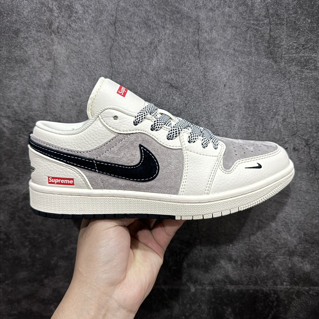 【定制版】Air Jordan 1 Low Supreme联名-双拼黑勾 高端定制 低帮复古篮球鞋 SJ9950-043rn#定制鞋盒 大厂纯原品质出货 超高清洁度 皮料切割干净无任何毛边 细节完美 r 尺码：36 36.5 37.5 38 38.5 39 40 40.5 41 42 42.5 43 44 44.5 45 编码：HXS320340-鞋库