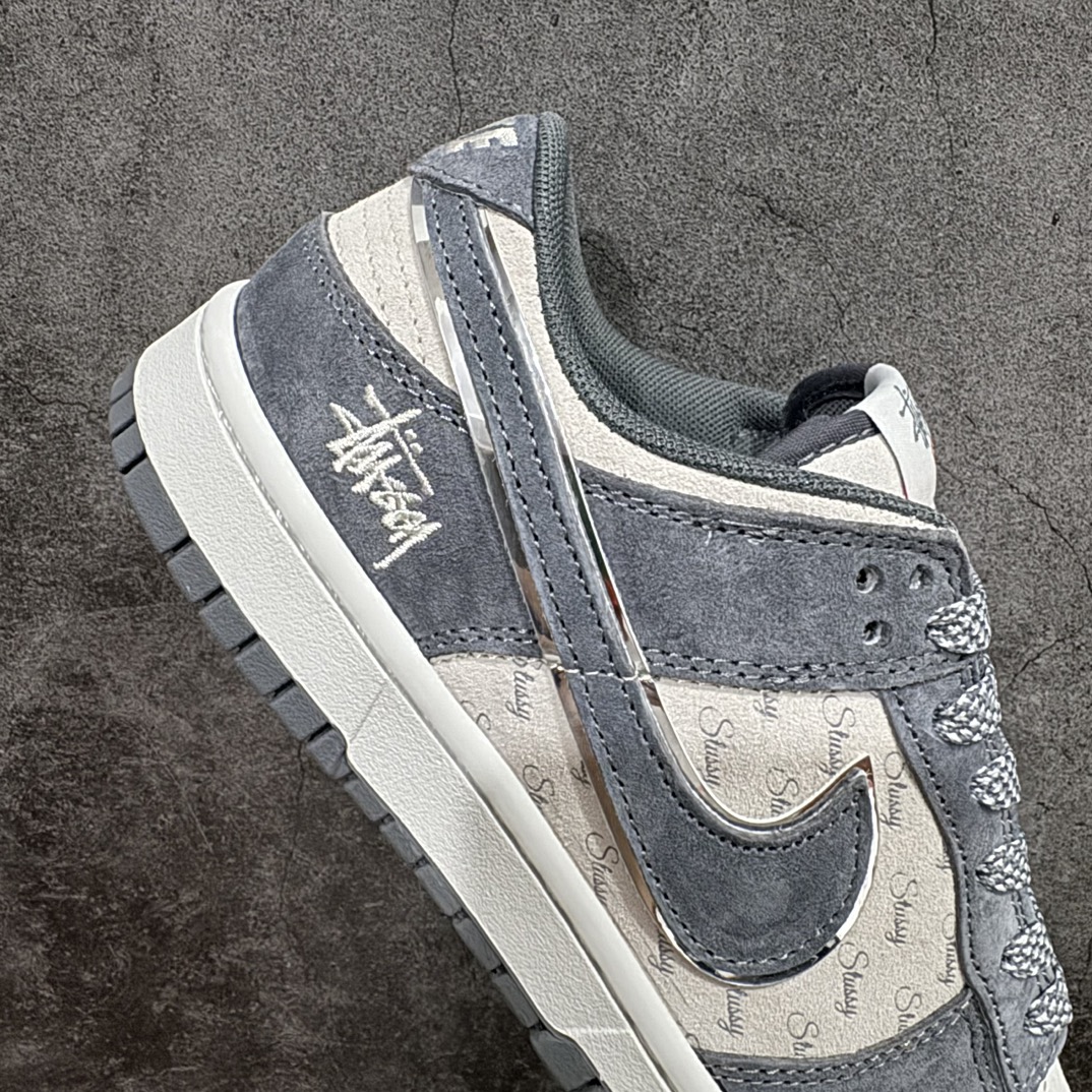 图片[7]-【定制版】Nk SB Dunk Low 斯图西联名-全猪八深灰 周年高端定制 低帮休闲板鞋 XX2025-508rn#定制鞋盒 大厂纯原品质出货 超高清洁度 皮料切割干净无任何毛边 细节完美r 尺码：36 36.5 37.5 38 38.5 39 40 40.5 41 42 42.5 43 44 44.5 45 编码：HXS340360-鞋库