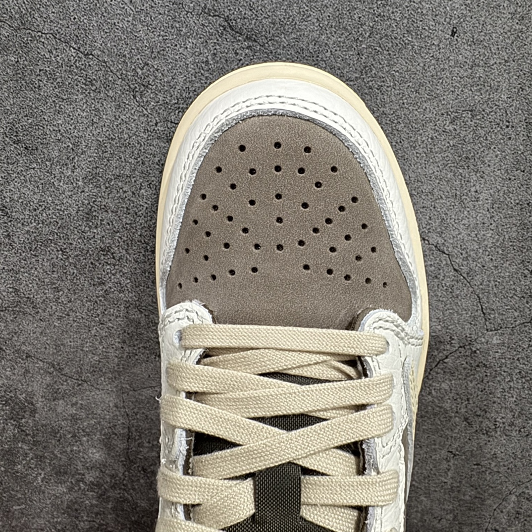 图片[5]-【TK至尊版】Travis Scott x Air Jordan AJ1 Low OG TS联名白棕倒钩低帮中童童鞋 DO5442-162重新定义童鞋市场 市场第一款原装童鞋 上脚必是全班最靓的仔 原纸板数据开发 原厂配置 市面唯一原装批次区别市面 原厂大底磨具真实半码 同步原厂十三个尺码段 原厂Prime Asia：贝利进口皮料加持 原盒原配 原厂拉帮工艺 针距密度一致 后跟弧度收口自然不对折 极致一眼正品既视感 进口电脑针车工艺 鞋面清洁度最高QC检验标准 控制溢胶 广东原厂电绣工艺 鞋标鞋盒 防尘纸 均采36购来自原厂  尺码：27.5 28 28.5 29.5 30 31 31.5 32 33 33.5 34 35 编码：ZGM280310-鞋库