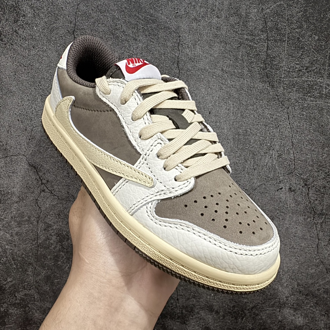 图片[3]-【TK至尊版】Travis Scott x Air Jordan AJ1 Low OG TS联名白棕倒钩低帮中童童鞋 DO5442-162重新定义童鞋市场 市场第一款原装童鞋 上脚必是全班最靓的仔 原纸板数据开发 原厂配置 市面唯一原装批次区别市面 原厂大底磨具真实半码 同步原厂十三个尺码段 原厂Prime Asia：贝利进口皮料加持 原盒原配 原厂拉帮工艺 针距密度一致 后跟弧度收口自然不对折 极致一眼正品既视感 进口电脑针车工艺 鞋面清洁度最高QC检验标准 控制溢胶 广东原厂电绣工艺 鞋标鞋盒 防尘纸 均采36购来自原厂  尺码：27.5 28 28.5 29.5 30 31 31.5 32 33 33.5 34 35 编码：ZGM280310-鞋库