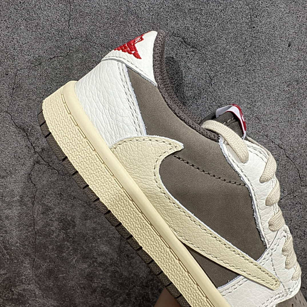 图片[7]-【TK至尊版】Travis Scott x Air Jordan AJ1 Low OG TS联名白棕倒钩低帮中童童鞋 DO5442-162重新定义童鞋市场 市场第一款原装童鞋 上脚必是全班最靓的仔 原纸板数据开发 原厂配置 市面唯一原装批次区别市面 原厂大底磨具真实半码 同步原厂十三个尺码段 原厂Prime Asia：贝利进口皮料加持 原盒原配 原厂拉帮工艺 针距密度一致 后跟弧度收口自然不对折 极致一眼正品既视感 进口电脑针车工艺 鞋面清洁度最高QC检验标准 控制溢胶 广东原厂电绣工艺 鞋标鞋盒 防尘纸 均采36购来自原厂  尺码：27.5 28 28.5 29.5 30 31 31.5 32 33 33.5 34 35 编码：ZGM280310-鞋库