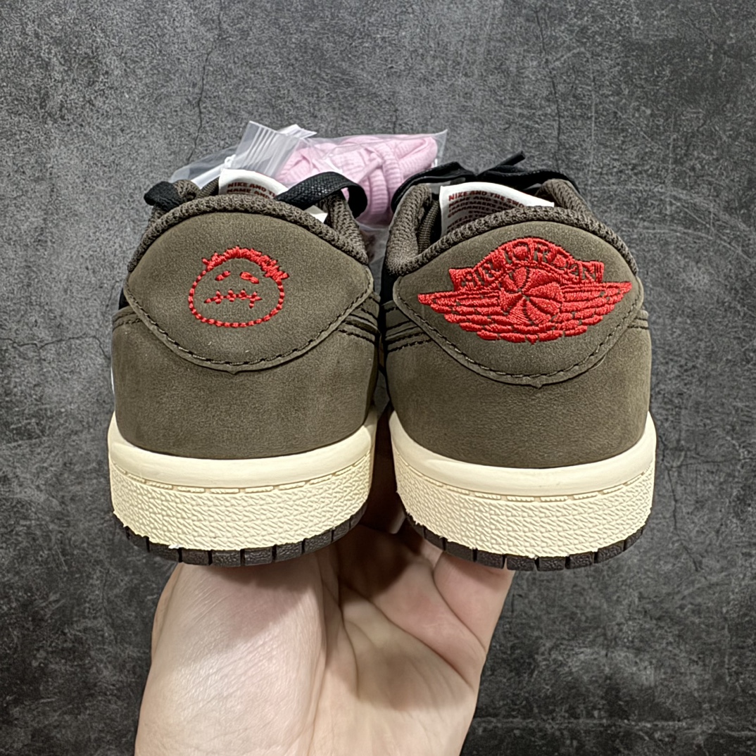 图片[4]-【TK至尊版】Travis Scott x Air Jordan AJ1 Low OG TS联名深棕倒钩低帮中童童鞋 CQ4277-001重新定义童鞋市场 市场第一款原装童鞋 上脚必是全班最靓的仔 原纸板数据开发 原厂配置 市面唯一原装批次区别市面 原厂大底磨具真实半码 同步原厂十三个尺码段 原厂Prime Asia：贝利进口皮料加持 原盒原配 原厂拉帮工艺 针距密度一致 后跟弧度收口自然不对折 极致一眼正品既视感 进口电脑针车工艺 鞋面清洁度最高QC检验标准 控制溢胶 广东原厂电绣工艺 鞋标鞋盒 防尘纸 均采36购来自原厂  尺码：27.5 28 28.5 29.5 30 31 31.5 32 33 33.5 34 35 编码：ZGM280310-鞋库