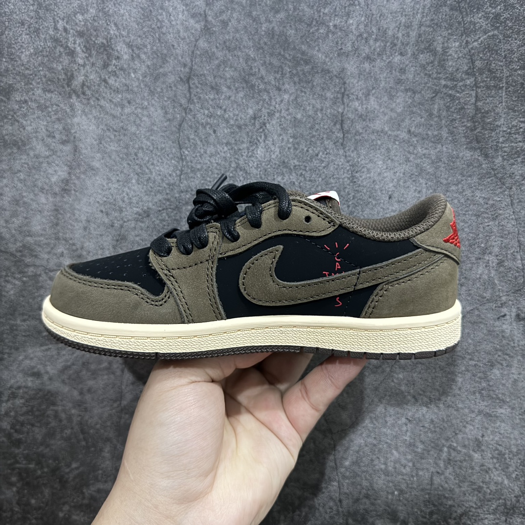 图片[2]-【TK至尊版】Travis Scott x Air Jordan AJ1 Low OG TS联名深棕倒钩低帮中童童鞋 CQ4277-001重新定义童鞋市场 市场第一款原装童鞋 上脚必是全班最靓的仔 原纸板数据开发 原厂配置 市面唯一原装批次区别市面 原厂大底磨具真实半码 同步原厂十三个尺码段 原厂Prime Asia：贝利进口皮料加持 原盒原配 原厂拉帮工艺 针距密度一致 后跟弧度收口自然不对折 极致一眼正品既视感 进口电脑针车工艺 鞋面清洁度最高QC检验标准 控制溢胶 广东原厂电绣工艺 鞋标鞋盒 防尘纸 均采36购来自原厂  尺码：27.5 28 28.5 29.5 30 31 31.5 32 33 33.5 34 35 编码：ZGM280310-鞋库