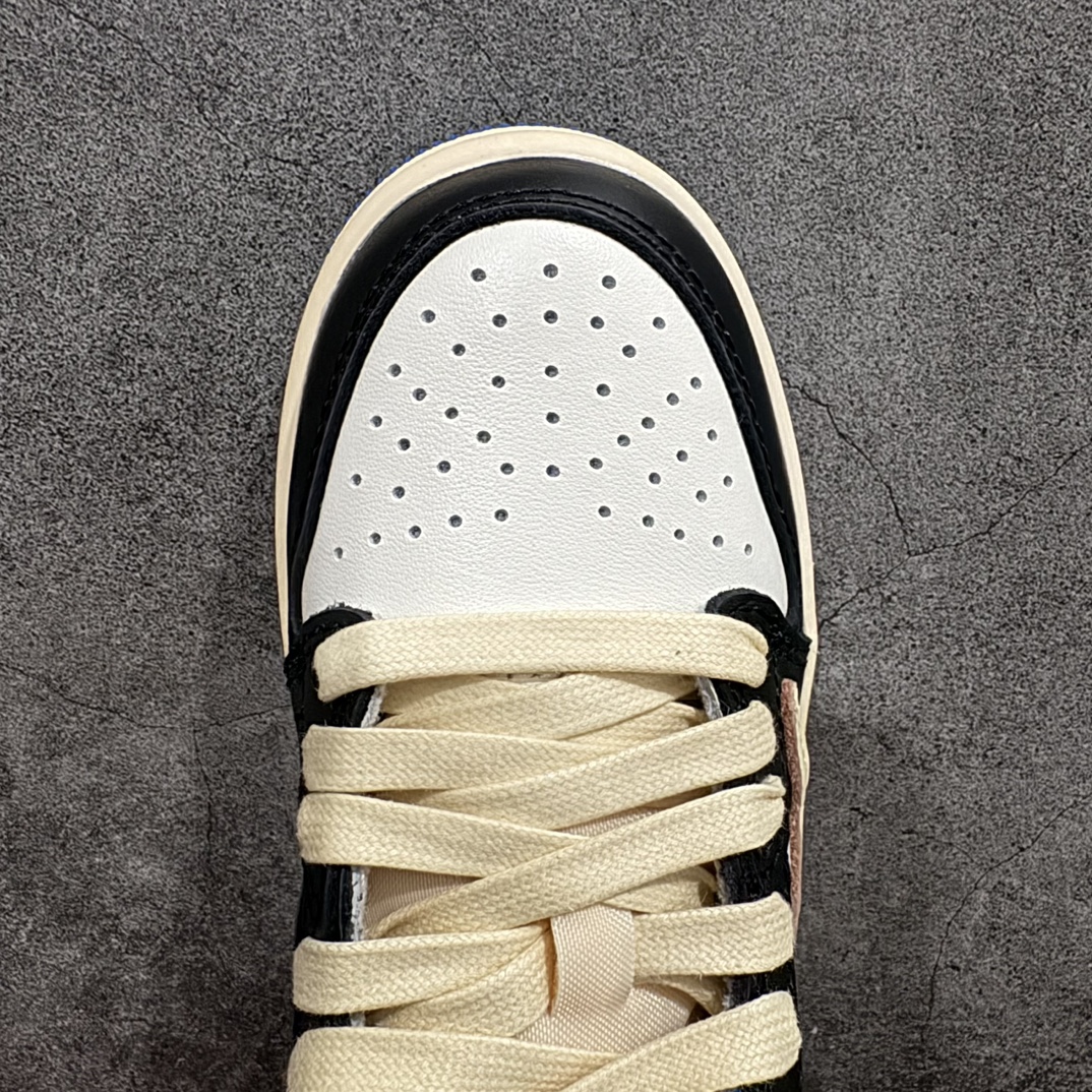 图片[5]-【TK至尊版】Travis Scott x Air Jordan AJ1 Low OG TS联名闪电倒钩低帮中童童鞋 DM7866-140n重新定义童鞋市场 市场第一款原装童鞋 上脚必是全班最靓的仔 原纸板数据开发 原厂配置 市面唯一原装批次区别市面 原厂大底磨具真实半码 同步原厂十三个尺码段 原厂Prime Asia：贝利进口皮料加持 原盒原配 原厂拉帮工艺 针距密度一致 后跟弧度收口自然不对折 极致一眼正品既视感 进口电脑针车工艺 鞋面清洁度最高QC检验标准 控制溢胶 广东原厂电绣工艺 鞋标鞋盒 防尘纸 均采36购来自原厂  尺码：27.5 28 28.5 29.5 30 31 31.5 32 33 33.5 34 35 编码：ZGM280310-鞋库