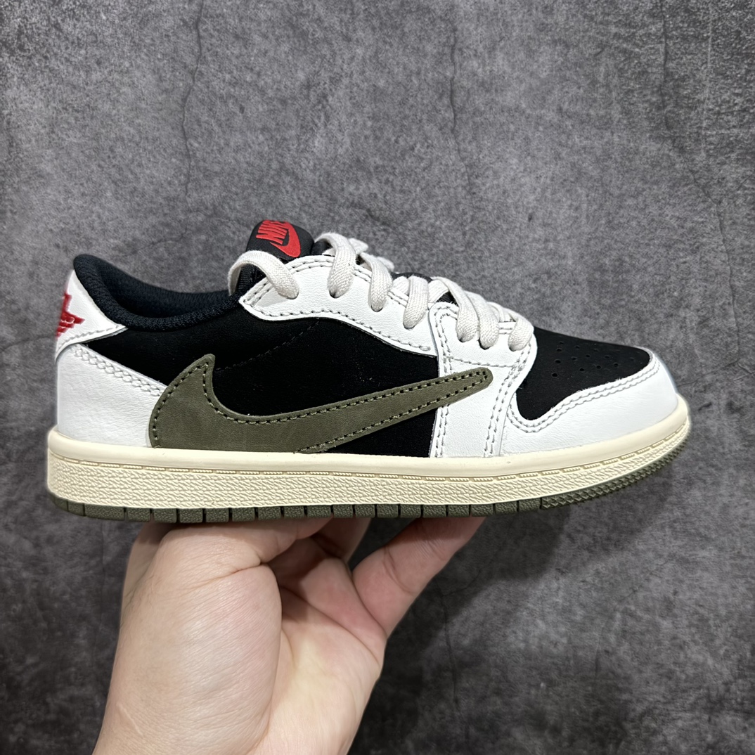 【TK至尊版】Travis Scott x Air Jordan AJ1 Low OG TS联名闪电倒钩低帮中童童鞋 DZ5909-106n重新定义童鞋市场 市场第一款原装童鞋 上脚必是全班最靓的仔 原纸板数据开发 原厂配置 市面唯一原装批次区别市面 原厂大底磨具真实半码 同步原厂十三个尺码段 原厂Prime Asia：贝利进口皮料加持 原盒原配 原厂拉帮工艺 针距密度一致 后跟弧度收口自然不对折 极致一眼正品既视感 进口电脑针车工艺 鞋面清洁度最高QC检验标准 控制溢胶 广东原厂电绣工艺 鞋标鞋盒 防尘纸 均采36购来自原厂  尺码：27.5 28 28.5 29.5 30 31 31.5 32 33 33.5 34 35 编码：ZGM280310-鞋库