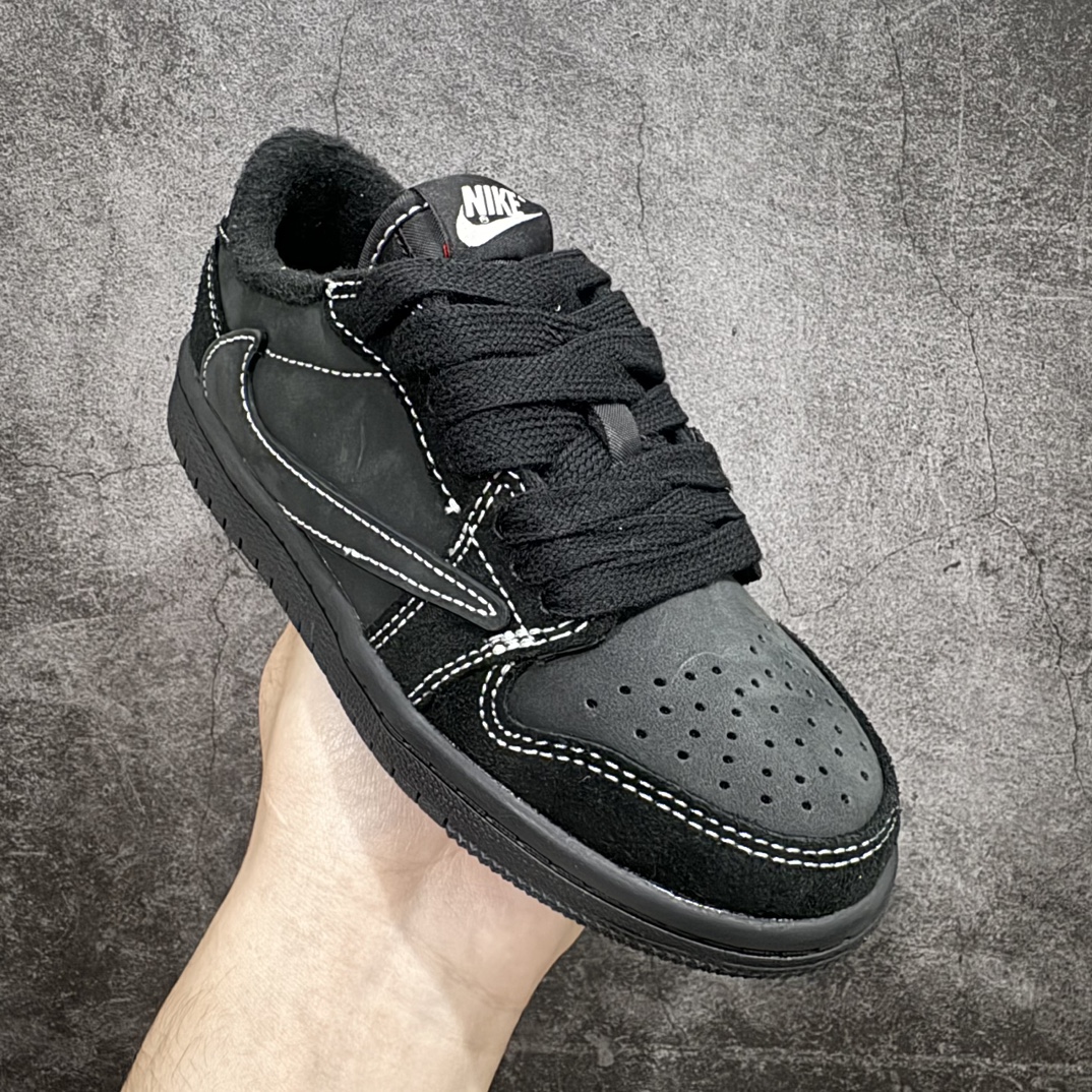 图片[3]-【TK至尊版】Travis Scott x Air Jordan AJ1 Low OG TS联名黑倒钩低帮中童童鞋 DO5442-001n重新定义童鞋市场 市场第一款原装童鞋 上脚必是全班最靓的仔 原纸板数据开发 原厂配置 市面唯一原装批次区别市面 原厂大底磨具真实半码 同步原厂十三个尺码段 原厂Prime Asia：贝利进口皮料加持 原盒原配 原厂拉帮工艺 针距密度一致 后跟弧度收口自然不对折 极致一眼正品既视感 进口电脑针车工艺 鞋面清洁度最高QC检验标准 控制溢胶 广东原厂电绣工艺 鞋标鞋盒 防尘纸 均采36购来自原厂  尺码：27.5 28 28.5 29.5 30 31 31.5 32 33 33.5 34 35 编码：ZGM280310-鞋库