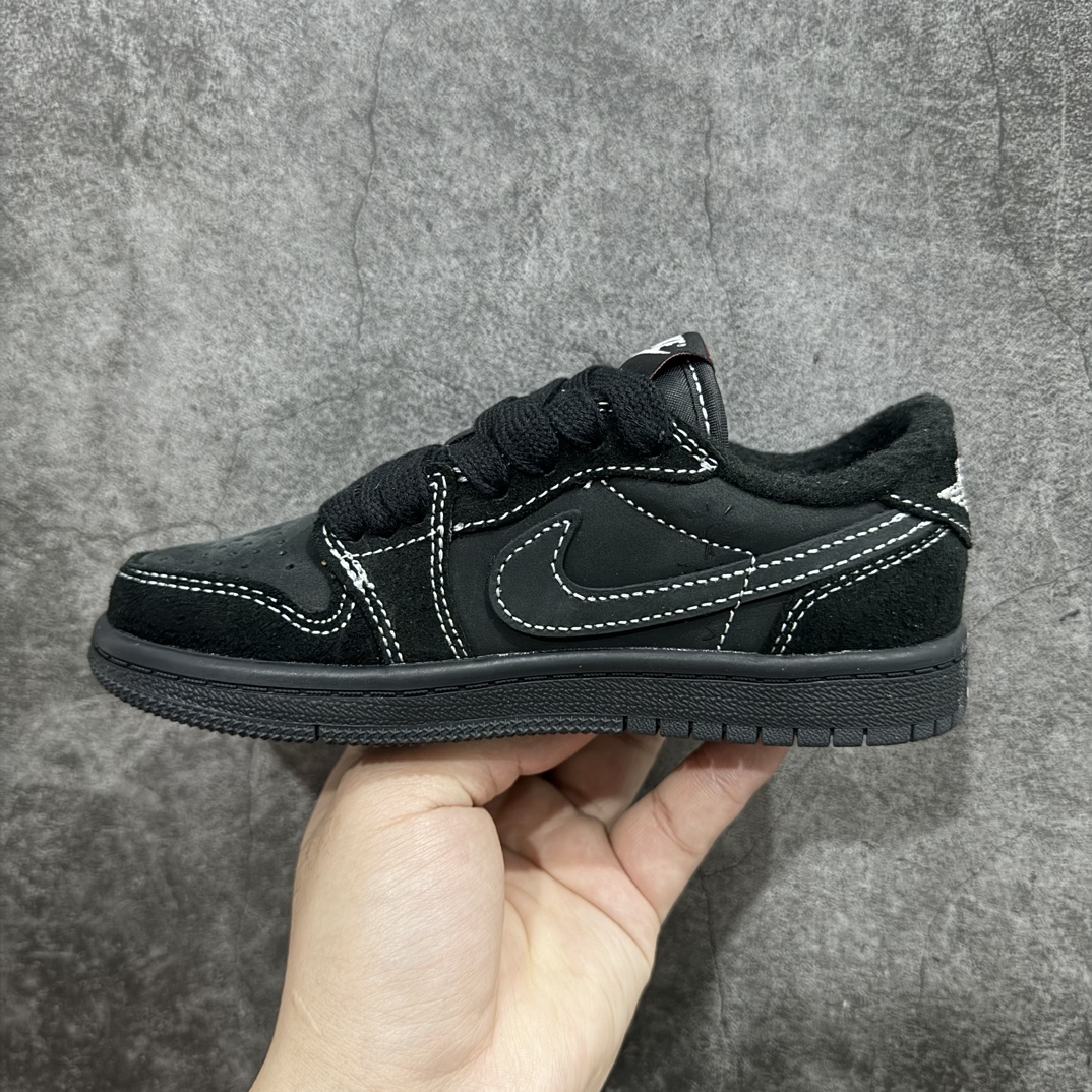 图片[2]-【TK至尊版】Travis Scott x Air Jordan AJ1 Low OG TS联名黑倒钩低帮中童童鞋 DO5442-001n重新定义童鞋市场 市场第一款原装童鞋 上脚必是全班最靓的仔 原纸板数据开发 原厂配置 市面唯一原装批次区别市面 原厂大底磨具真实半码 同步原厂十三个尺码段 原厂Prime Asia：贝利进口皮料加持 原盒原配 原厂拉帮工艺 针距密度一致 后跟弧度收口自然不对折 极致一眼正品既视感 进口电脑针车工艺 鞋面清洁度最高QC检验标准 控制溢胶 广东原厂电绣工艺 鞋标鞋盒 防尘纸 均采36购来自原厂  尺码：27.5 28 28.5 29.5 30 31 31.5 32 33 33.5 34 35 编码：ZGM280310-鞋库