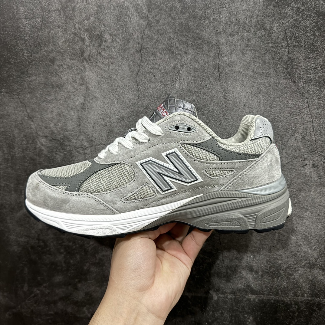 图片[2]-【GS纯原】New Balance NB990v3 复古休闲跑步鞋老爹鞋 元祖灰 货号：M1906GY3n大厂品质 正确组合底n鞋型没得挑 做的很好 细节各方面处理也挺到位n这是个好版本 价格良心不杀猪‼️n采用轻质牛剖革拼接透气网眼衬垫织物鞋面材质nT-Beam大底提供足步弓支撑，保持步态稳定n后跟搭载外露缓震胶 鞋身整体以各种深浅不一的灰色覆盖，鞋头以淡蓝色调装饰，网眼衬垫通过不规律的色块实现做旧的美感，泛黄的鞋底更是进一步增添了复古气息。 尺码：36 37 37.5 38 38.5 39.5 40 40.5 41.5 42 42.5 43 44 45 编码：NMGS260280-鞋库