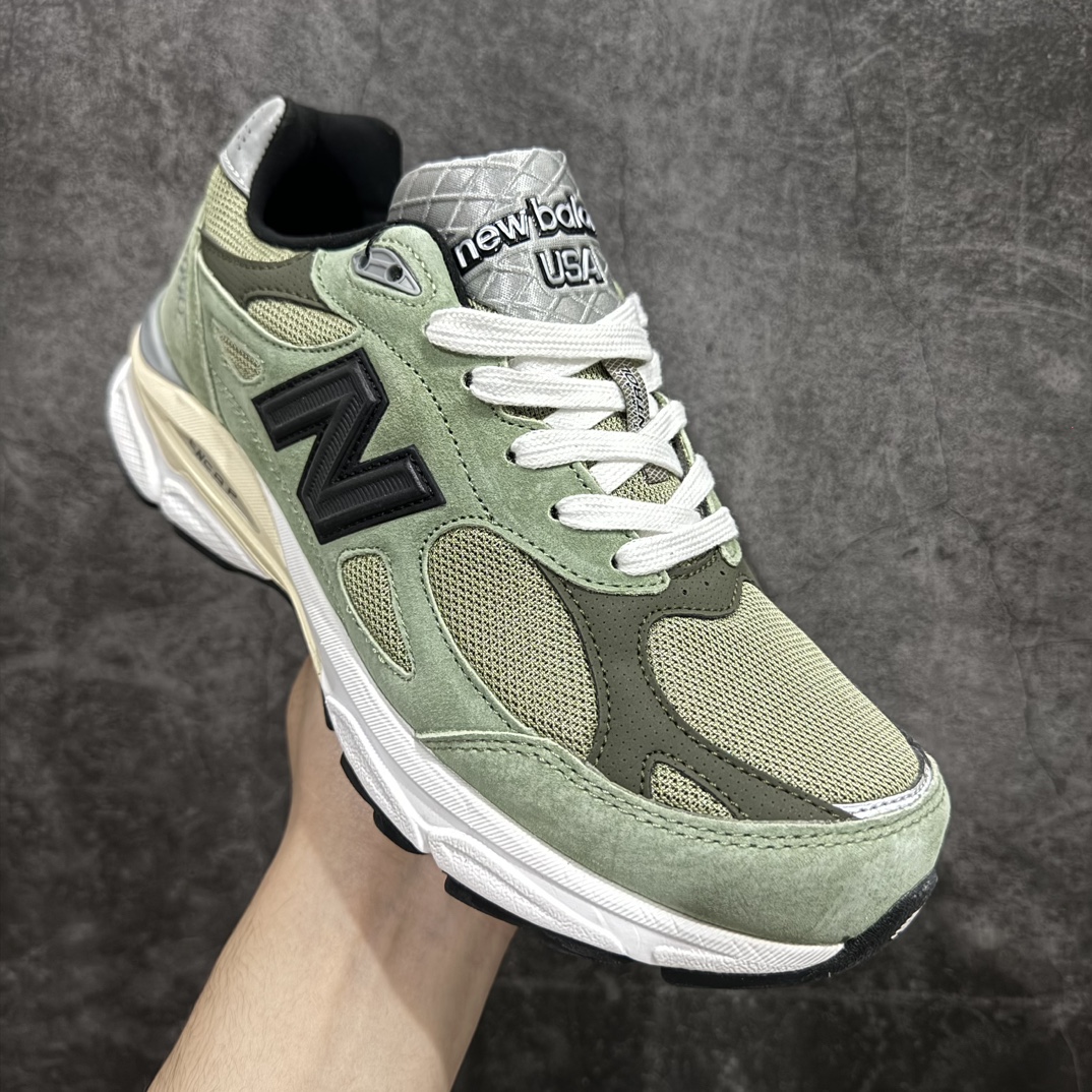 图片[3]-【GS纯原】New Balance NB990v3 JJJJound 联名复古休闲跑步鞋老爹鞋 元祖灰 货号：M1906JD3n大厂品质 正确组合底n鞋型没得挑 做的很好 细节各方面处理也挺到位n这是个好版本 价格良心不杀猪‼️n采用轻质牛剖革拼接透气网眼衬垫织物鞋面材质nT-Beam大底提供足步弓支撑，保持步态稳定n后跟搭载外露缓震胶 鞋身整体以各种深浅不一的灰色覆盖，鞋头以淡蓝色调装饰，网眼衬垫通过不规律的色块实现做旧的美感，泛黄的鞋底更是进一步增添了复古气息。 尺码：36 37 37.5 38 38.5 39.5 40 40.5 41.5 42 42.5 43 44 45 编码：NMGS260280-鞋库