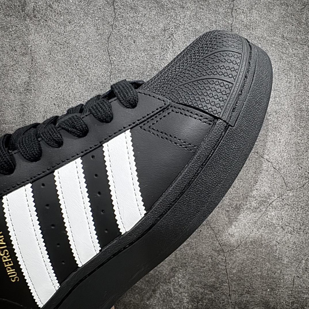 图片[6]-【H11二层皮版】Adidas Originals Superstar XLG 贝壳头系列低帮厚底松糕经典百搭休闲运动板鞋“皮革武士黑白LOGO”IG9777nnH11分两个版本n头层版价格较贵n实拍为二层版本 只改变了其皮料n其他做工细节基本没有变 价格便宜一些nn男女鞋真标半码制n原楦原纸版数据开发版型n采用头层皮革饰片组合粒面牛剖革鞋面材质n内嵌EVA环保鞋垫 外置耐磨防滑鞋底组合扇贝防踢头盖片 尺码：35 36 36⅔ 37⅓ 38 38⅔ 39⅓ 40 40⅔ 41⅓ 42 42⅔ 43⅓ 44 编码：X10210230-鞋库