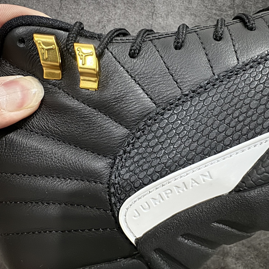 图片[4]-【TK至尊版】Air Jordan AJ12 Retro 潮流 中帮 复古篮球鞋 男款黑白金扣130690-013nn一比一原厂皮 最正确的版型鞋盒 鞋盒标 芯片 更多12代的配色陆续出齐真真的做到市场12代天花板 国外强烈推荐版本外贸混卖专供品质国内专业外贸AJ大厂出品原厂楦头纸板 原厂皮料打造 原厂真碳板 内置气垫  尺码：40 40.5 41 42 42.5 43 44 44.5 45 46 47.5 编码：ZG480520-莆田鞋批发中心