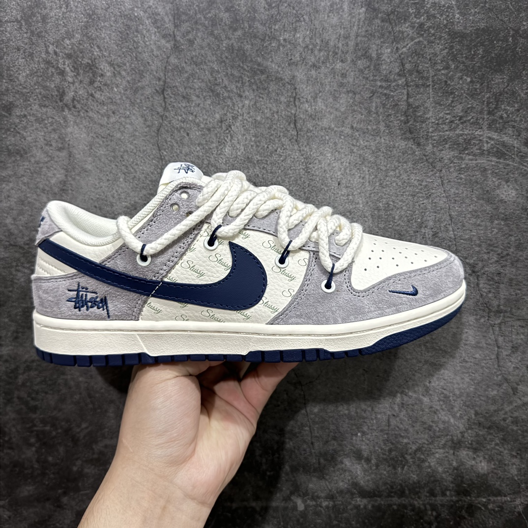 【定制版】Nk SB Dunk Low 斯图西联名-绑带藏蓝刺绣藏蓝勾 周年高端定制 低帮休闲板鞋 SJ2068-296rn#定制鞋盒 大厂纯原品质出货 超高清洁度 皮料切割干净无任何毛边 细节完美 r 尺码：36 36.5 37.5 38 38.5 39 40 40.5 41 42 42.5 43 44 44.5 45 编码：HXS340360-莆田鞋批发中心