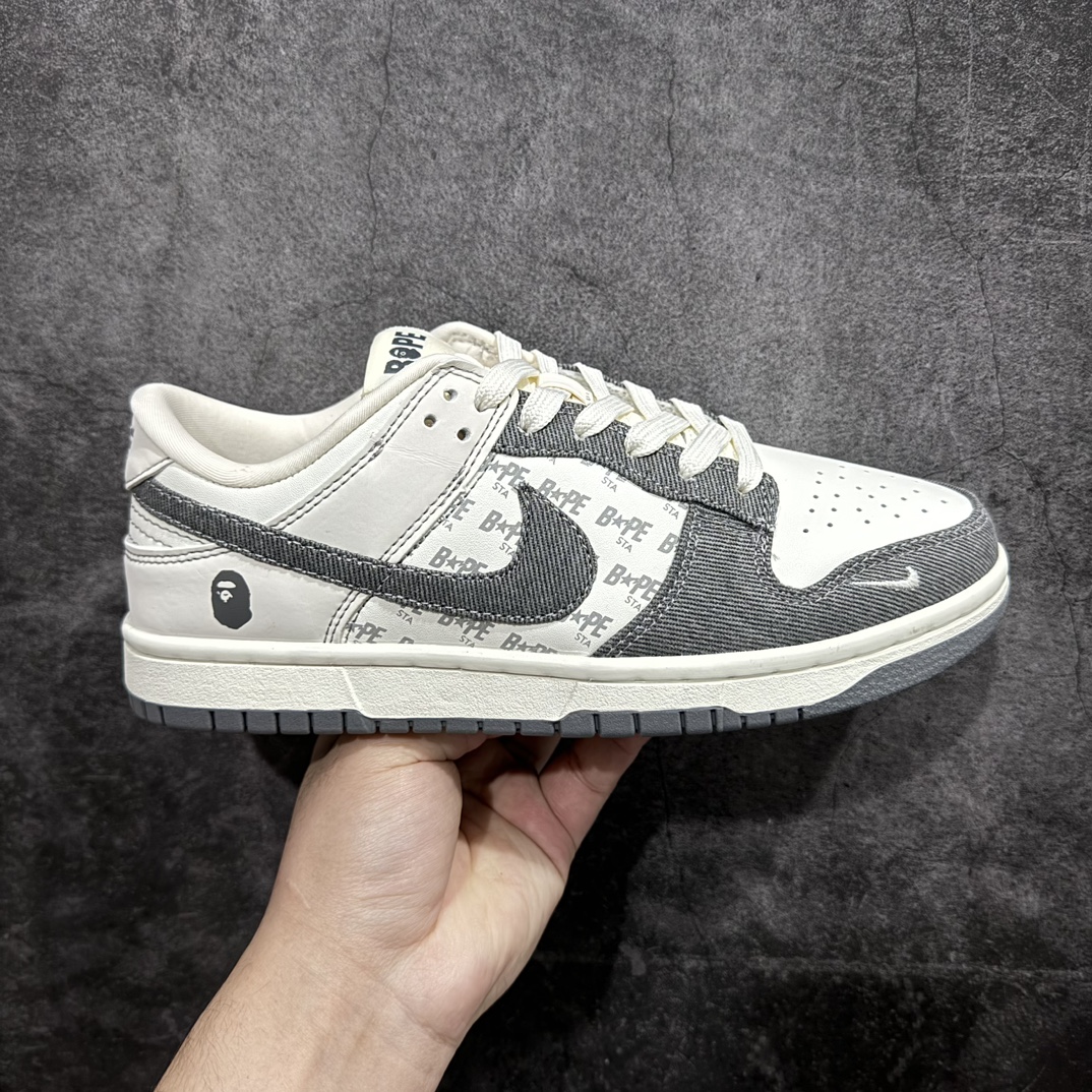 【定制版】Nk SB Dunk Low Bape猿人头联名-满天星灰白周年高端定制 低帮休闲板鞋n#高端定制鞋盒 原装头层材料 独家版型蒸餾加工n大厂纯原品质出货 超高清洁度 皮料切割干净无任何毛边 细节完美 n原厂OrthoLite（欧索莱）缓冲环保去味海绵鞋垫‼️ 货号：QF1568-145 尺码：36 36.5 37.5 38 38.5 39 40 40.5 41 42 42.5 43 44 44.5 45 编码：QF280300-莆田鞋批发中心