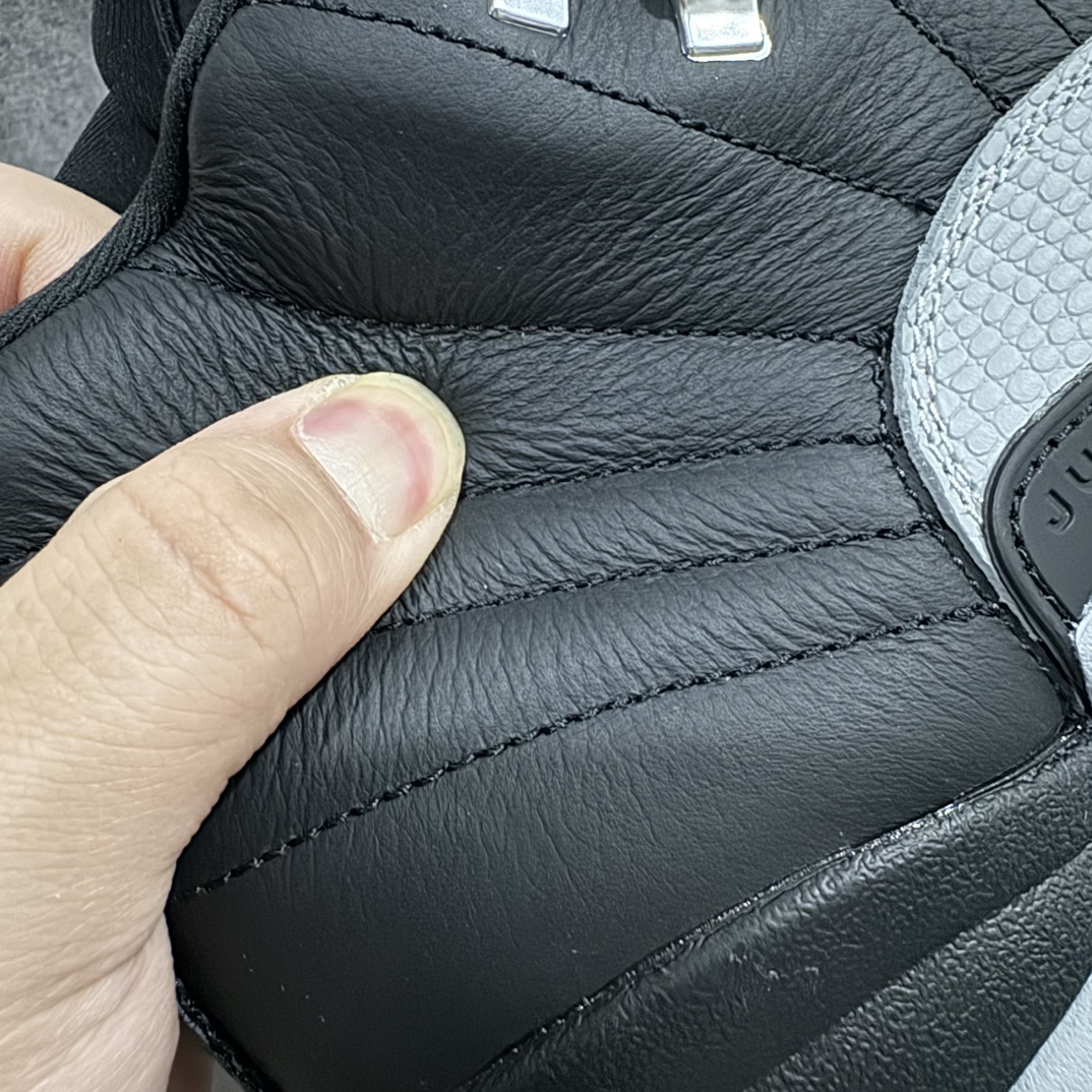 图片[3]-【TK至尊版】Air Jordan AJ12 Retro 潮流 中帮 复古篮球鞋 狼灰黑CT8013-010nn一比一原厂皮 最正确的版型鞋盒 鞋盒标 芯片 更多12代的配色陆续出齐真真的做到市场12代天花板 国外强烈推荐版本外贸混卖专供品质国内专业外贸AJ大厂出品原厂楦头纸板 原厂皮料打造 原厂真碳板 内置气垫  尺码：40 40.5 41 42 42.5 43 44 44.5 45 46 47.5 编码：ZG480520-莆田鞋批发中心