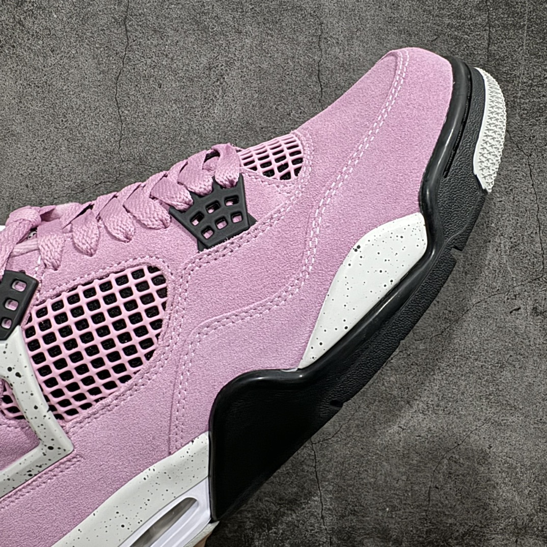 图片[6]-【GX/美版绿x】Air Jordan 4 Retro \”Orchid\” 粉黑麂皮 AJ4 乔丹4代 猛男粉AQ9129-501n圈内最强四代 独家外贸特供尺码含 45.5 49.5 50.5 耗时半年巨作 全套原纸板楦头开发 原厂特供皮料加持 确保原汁原味 完美呈现四代版型 一比一鞋头弧度高度鞋身弧度 数据细节工艺流程均保持原鞋一致 原厂TPU网格鞋带扣 正确内里网布 菱角分明不变形无多余毛边 柔软性质感一致于原鞋 市场唯一原厂鞋扣模具 背面可见隐藏注塑口 原厂织唛标 原厂飞人电绣工艺 尾指中部跳三针 独家绑鞋带手法 印刷中底布 四线拉帮 米色美纹纸贴合固定 进口港宝加持 后跟自然饱满 全鞋荧光划线卡点 追求极致完美 每一双都是工艺品 多重QC质检 超越公司货的品控标准 实实在在的免检产品  尺码：40 40.5 41 42 42.5 43 44 44.5 45 45.5 46 47.5 48.5 49.5 50.5 编码：T500520-莆田鞋批发中心