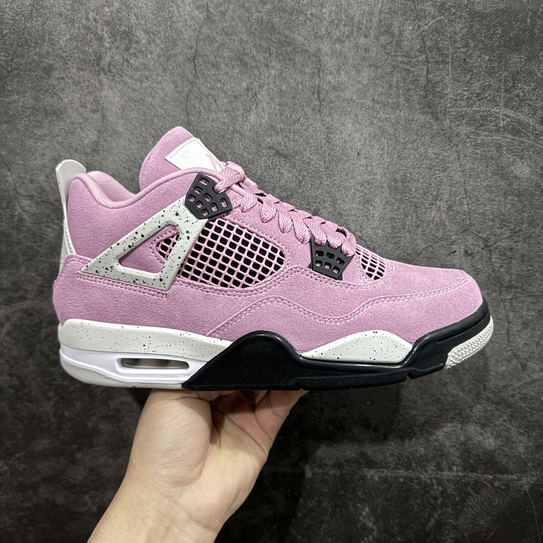 【GX/美版绿x】Air Jordan 4 Retro \”Orchid\” 粉黑麂皮 AJ4 乔丹4代 猛男粉AQ9129-501n圈内最强四代 独家外贸特供尺码含 45.5 49.5 50.5 耗时半年巨作 全套原纸板楦头开发 原厂特供皮料加持 确保原汁原味 完美呈现四代版型 一比一鞋头弧度高度鞋身弧度 数据细节工艺流程均保持原鞋一致 原厂TPU网格鞋带扣 正确内里网布 菱角分明不变形无多余毛边 柔软性质感一致于原鞋 市场唯一原厂鞋扣模具 背面可见隐藏注塑口 原厂织唛标 原厂飞人电绣工艺 尾指中部跳三针 独家绑鞋带手法 印刷中底布 四线拉帮 米色美纹纸贴合固定 进口港宝加持 后跟自然饱满 全鞋荧光划线卡点 追求极致完美 每一双都是工艺品 多重QC质检 超越公司货的品控标准 实实在在的免检产品  尺码：40 40.5 41 42 42.5 43 44 44.5 45 45.5 46 47.5 48.5 49.5 50.5 编码：T500520-莆田鞋批发中心