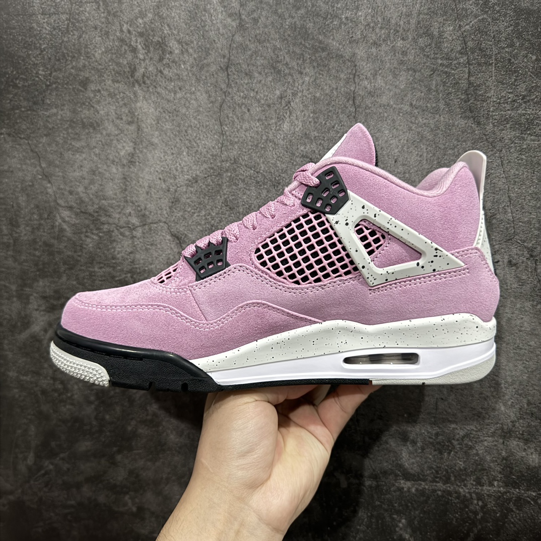 图片[2]-【GX/美版绿x】Air Jordan 4 Retro \”Orchid\” 粉黑麂皮 AJ4 乔丹4代 猛男粉AQ9129-501n圈内最强四代 独家外贸特供尺码含 45.5 49.5 50.5 耗时半年巨作 全套原纸板楦头开发 原厂特供皮料加持 确保原汁原味 完美呈现四代版型 一比一鞋头弧度高度鞋身弧度 数据细节工艺流程均保持原鞋一致 原厂TPU网格鞋带扣 正确内里网布 菱角分明不变形无多余毛边 柔软性质感一致于原鞋 市场唯一原厂鞋扣模具 背面可见隐藏注塑口 原厂织唛标 原厂飞人电绣工艺 尾指中部跳三针 独家绑鞋带手法 印刷中底布 四线拉帮 米色美纹纸贴合固定 进口港宝加持 后跟自然饱满 全鞋荧光划线卡点 追求极致完美 每一双都是工艺品 多重QC质检 超越公司货的品控标准 实实在在的免检产品  尺码：40 40.5 41 42 42.5 43 44 44.5 45 45.5 46 47.5 48.5 49.5 50.5 编码：T500520-莆田鞋批发中心