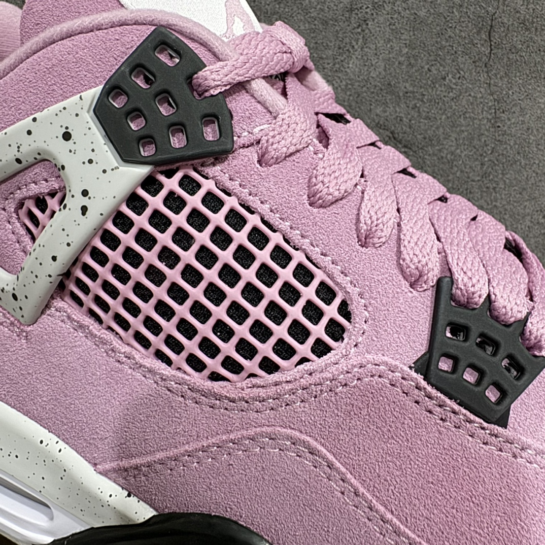 图片[4]-【GX/美版绿x】Air Jordan 4 Retro \”Orchid\” 粉黑麂皮 AJ4 乔丹4代 猛男粉AQ9129-501n圈内最强四代 独家外贸特供尺码含 45.5 49.5 50.5 耗时半年巨作 全套原纸板楦头开发 原厂特供皮料加持 确保原汁原味 完美呈现四代版型 一比一鞋头弧度高度鞋身弧度 数据细节工艺流程均保持原鞋一致 原厂TPU网格鞋带扣 正确内里网布 菱角分明不变形无多余毛边 柔软性质感一致于原鞋 市场唯一原厂鞋扣模具 背面可见隐藏注塑口 原厂织唛标 原厂飞人电绣工艺 尾指中部跳三针 独家绑鞋带手法 印刷中底布 四线拉帮 米色美纹纸贴合固定 进口港宝加持 后跟自然饱满 全鞋荧光划线卡点 追求极致完美 每一双都是工艺品 多重QC质检 超越公司货的品控标准 实实在在的免检产品  尺码：40 40.5 41 42 42.5 43 44 44.5 45 45.5 46 47.5 48.5 49.5 50.5 编码：T500520-莆田鞋批发中心