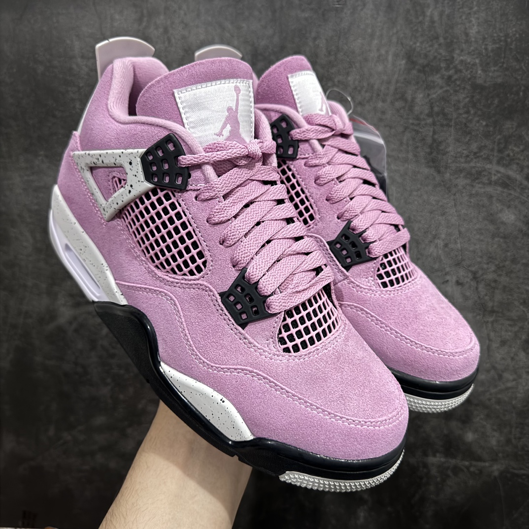 【GX/美版绿x】Air Jordan 4 Retro \”Orchid\” 粉黑麂皮 AJ4 乔丹4代 猛男粉AQ9129-501n圈内最强四代 独家外贸特供尺码含 45.5 49.5 50.5 耗时半年巨作 全套原纸板楦头开发 原厂特供皮料加持 确保原汁原味 完美呈现四代版型 一比一鞋头弧度高度鞋身弧度 数据细节工艺流程均保持原鞋一致 原厂TPU网格鞋带扣 正确内里网布 菱角分明不变形无多余毛边 柔软性质感一致于原鞋 市场唯一原厂鞋扣模具 背面可见隐藏注塑口 原厂织唛标 原厂飞人电绣工艺 尾指中部跳三针 独家绑鞋带手法 印刷中底布 四线拉帮 米色美纹纸贴合固定 进口港宝加持 后跟自然饱满 全鞋荧光划线卡点 追求极致完美 每一双都是工艺品 多重QC质检 超越公司货的品控标准 实实在在的免检产品  尺码：40 40.5 41 42 42.5 43 44 44.5 45 45.5 46 47.5 48.5 49.5 50.5 编码：T500520-莆田鞋批发中心