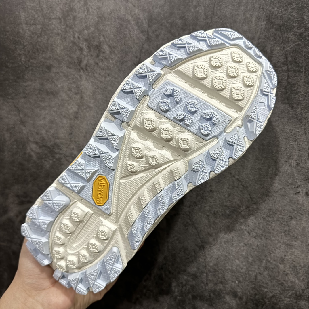 图片[9]-【PE版本】 HOKA ONE ONE Tor Summit 舒适简约 低帮 徒步鞋n整双鞋的设计非常时尚简约 多重材料于轻质鞋身大大提升了舒适度 上脚轻弹而且支撑性与包裹性好 日常走路和徒步的最佳选择款 尺码：40 40.5 41 42 42.5 43 44 44.5 45   编码：WE370390-莆田鞋批发中心