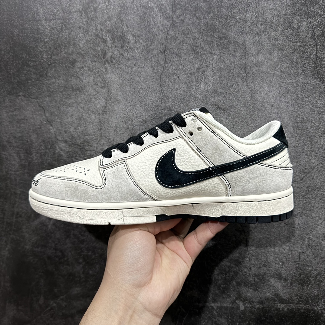 图片[2]-【定制版】Nk SB Dunk Low 斯图西联名-刺绣黑勾 周年高端定制 低帮休闲板鞋 MM1089-031rn#定制鞋盒 大厂纯原品质出货 超高清洁度 皮料切割干净无任何毛边 细节完美 r 尺码：36 36.5 37.5 38 38.5 39 40 40.5 41 42 42.5 43 44 44.5 45  编码：HXS320340-莆田鞋批发中心