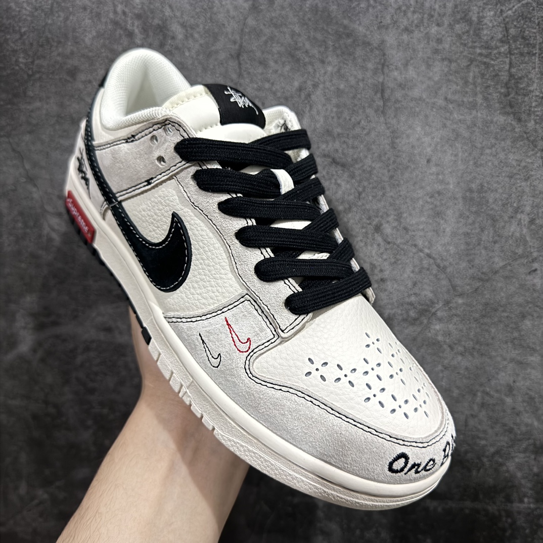 图片[3]-【定制版】Nk SB Dunk Low 斯图西联名-刺绣黑勾 周年高端定制 低帮休闲板鞋 MM1089-031rn#定制鞋盒 大厂纯原品质出货 超高清洁度 皮料切割干净无任何毛边 细节完美 r 尺码：36 36.5 37.5 38 38.5 39 40 40.5 41 42 42.5 43 44 44.5 45  编码：HXS320340-莆田鞋批发中心