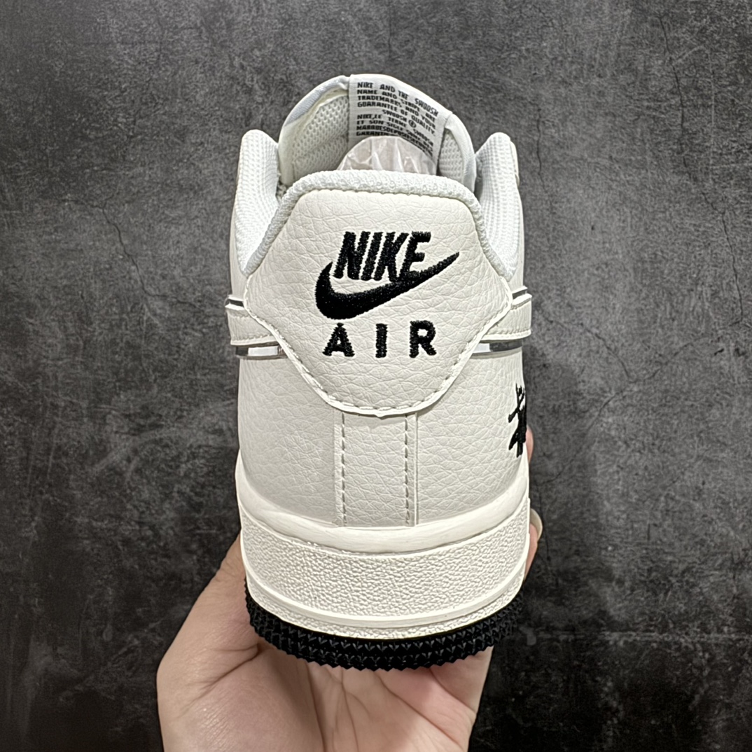 图片[4]-【公司级】海外限量发售NIke Air Force 1 \’07 Low “斯图西联名–米黑英文银边”空军一号 低帮 运动鞋 休闲鞋 折边针车 工艺难度大 原楦头原纸板 原装鞋盒 定制五金配件 内置全掌气垫 原厂鞋底货号：XZ6188-729 Size：36 36.5 37.5 38 38.5 39 40 40.5 41 42 42.5 43 44 44.5 45 编码：HXS310320-莆田鞋批发中心