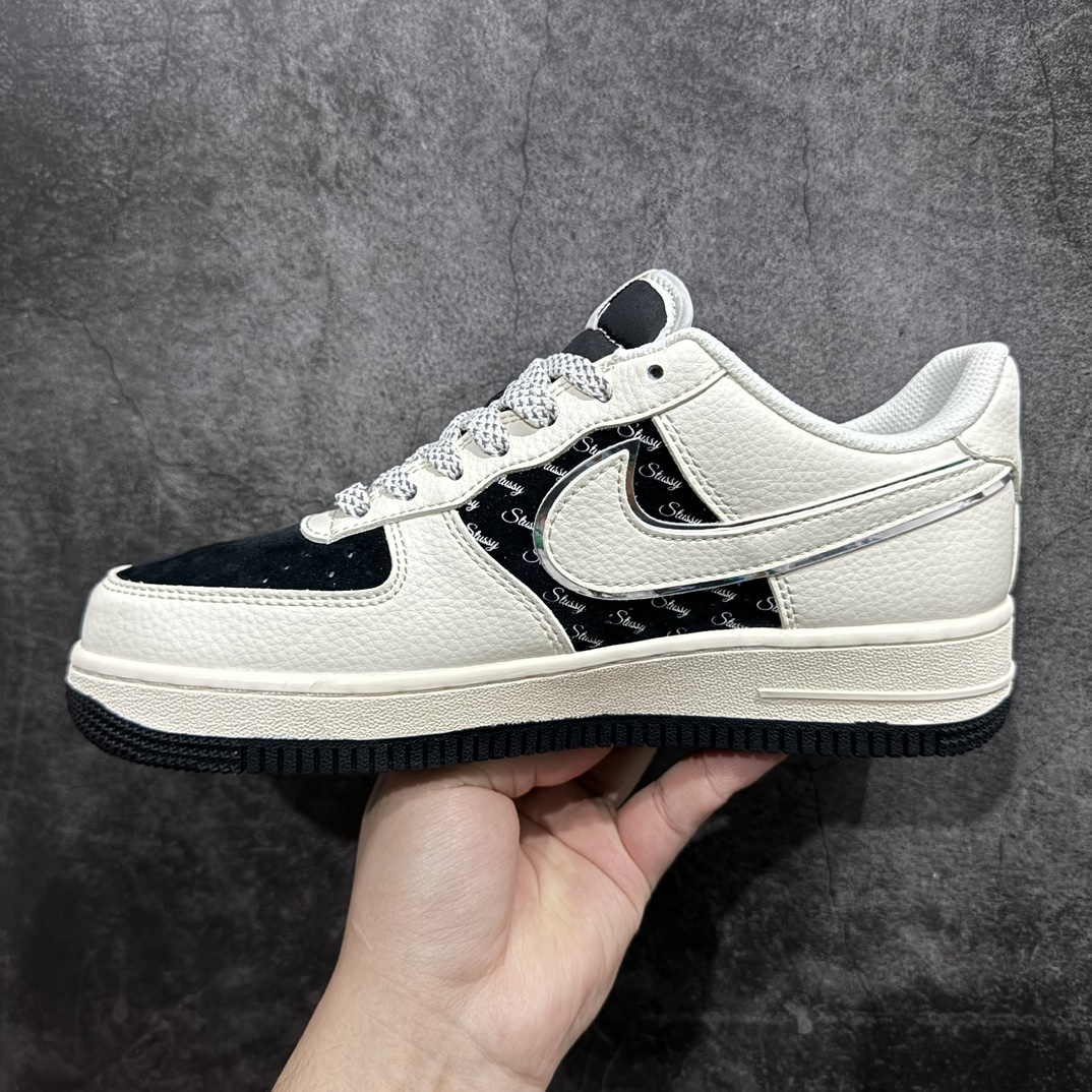 图片[2]-【公司级】海外限量发售NIke Air Force 1 \’07 Low “斯图西联名–米黑英文银边”空军一号 低帮 运动鞋 休闲鞋 折边针车 工艺难度大 原楦头原纸板 原装鞋盒 定制五金配件 内置全掌气垫 原厂鞋底货号：XZ6188-729 Size：36 36.5 37.5 38 38.5 39 40 40.5 41 42 42.5 43 44 44.5 45 编码：HXS310320-莆田鞋批发中心