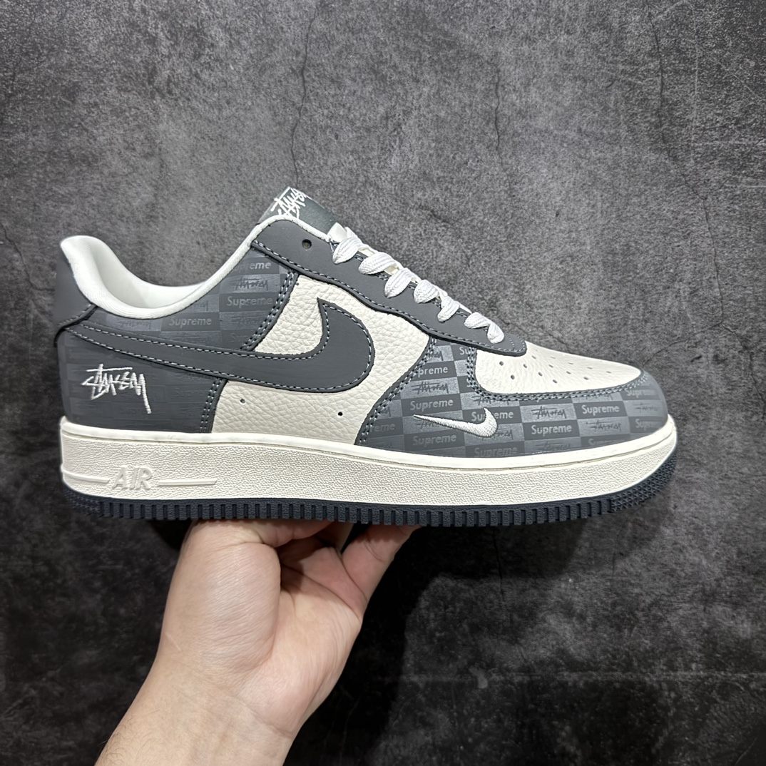 【定制版】海外限量发售NIke Air Force 1 \’07 Low “斯图西联名–米白灰暗影”空军一号 低帮 运动鞋 休闲鞋 折边针车 工艺难度大 原楦头原纸板 原装鞋盒 定制五金配件 内置全掌气垫 原厂鞋底货号： DF0188-008 Size：36 36.5 37.5 38 38.5 39 40 40.5 41 42 42.5 43 44 44.5 45 编码：HXS310320-莆田鞋批发中心