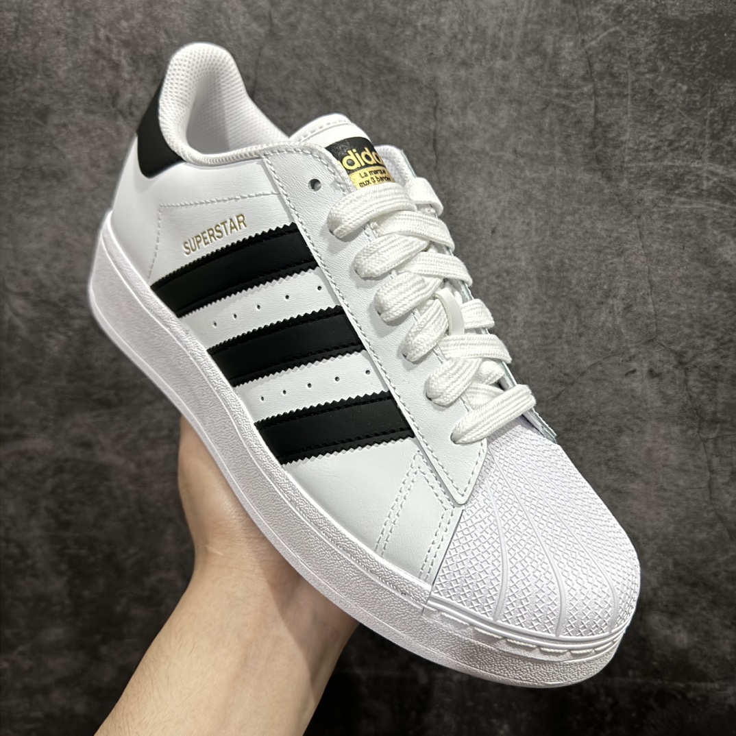 图片[3]-【H11二层皮版】Adidas Originals Superstar XLG 贝壳头系列低帮厚底松糕经典百搭休闲运动板鞋“皮革武士白黑LOGO”IG9995nnH11分两个版本n头层版价格较贵n实拍为二层版本 只改变了其皮料n其他做工细节基本没有变 价格便宜一些nn男女鞋真标半码制n原楦原纸版数据开发版型n采用头层皮革饰片组合粒面牛剖革鞋面材质n内嵌EVA环保鞋垫 外置耐磨防滑鞋底组合扇贝防踢头盖片 尺码：35 36 36⅔ 37⅓ 38 38⅔ 39⅓ 40 40⅔ 41⅓ 42 42⅔ 43⅓ 44 编码：X10210230-莆田鞋批发中心