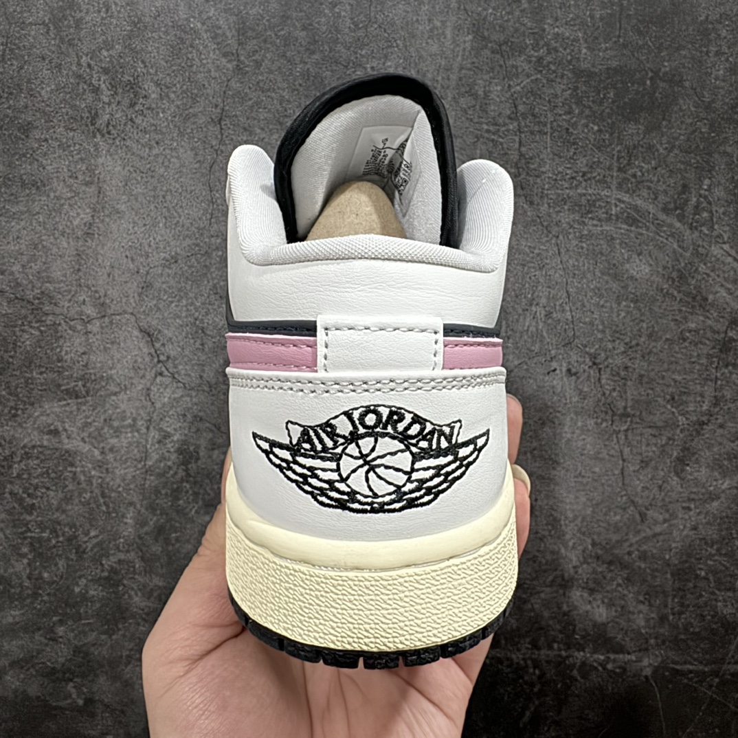 图片[4]-【K版】Air Jordan AJ1 Low 低帮白黑粉 DC0774-001n全新流水线出品 DT版本唯一平替选择 市场第二梯队最强版 全部原鞋开发 原楦原纸板开发 全鞋电脑针车 原厂内置全掌气垫 原盒内在原标 唯一Zp原版鞋带绑法 免检产品 全新2022版型 全头层皮料 完美零毛边处理 原厂配置全掌气垫 价格定位良心SIZE：36 36.5 37.5 38 38.5 39 40 40.5 41 42 42.5 43 44 44.5 45 46  编码：LJ210250-莆田鞋批发中心