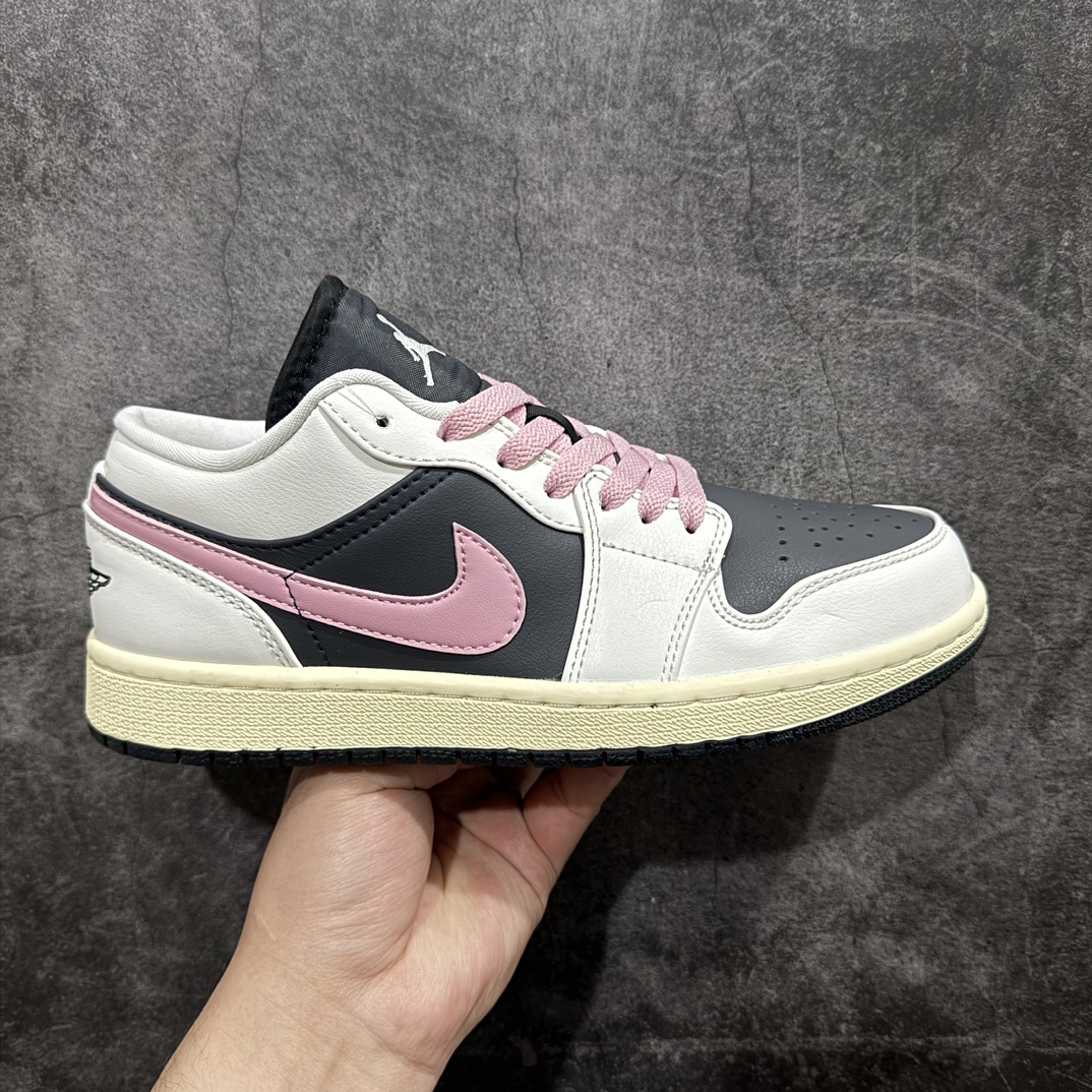 【K版】Air Jordan AJ1 Low 低帮白黑粉 DC0774-001n全新流水线出品 DT版本唯一平替选择 市场第二梯队最强版 全部原鞋开发 原楦原纸板开发 全鞋电脑针车 原厂内置全掌气垫 原盒内在原标 唯一Zp原版鞋带绑法 免检产品 全新2022版型 全头层皮料 完美零毛边处理 原厂配置全掌气垫 价格定位良心SIZE：36 36.5 37.5 38 38.5 39 40 40.5 41 42 42.5 43 44 44.5 45 46  编码：LJ210250-莆田鞋批发中心