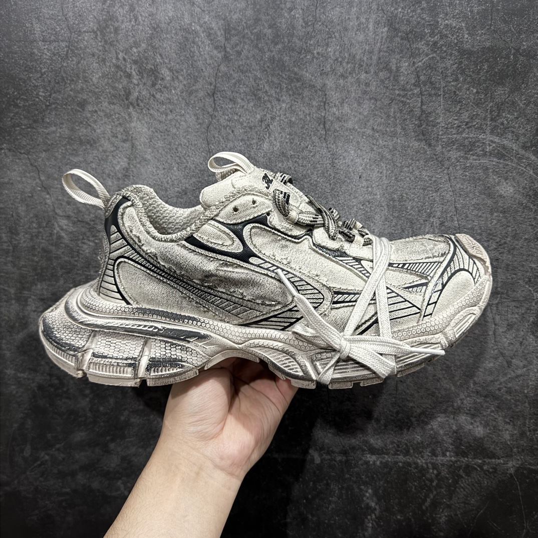 【OG纯原】BALENCIAGA 3XL Sneakers 巴黎世家十代网布系带低帮走秀复古老爹鞋  灰绿色nn全新版本 全新顶端品质 全套原纸板楦头开发 最原汁原味的灵魂版型全鞋荧光划线卡点 胶水把控整洁度追求极致完美 每一双都是工艺品 多重QC质检 超越公司货的品控标准 实实在在的免检产品 原盒原配 正确字体电绣 粗细、位置、大小正确 侧边TPU 透气孔匹配意产原版 正确分离大底 TPU软底 原版一致大底LOGO 立体感十足 原厂皮料水洗做旧 采购原厂网纱 不含皮革 网布材料和聚氨酯 磨损效果 鞋头边缘和后帮 Balenciaga 徽标 鞋面和后跟凸印尺码 鞋舌 3XL 橡胶品牌标识和反光细节 鞋帮拉袢和鞋舌拉祥 配反光细节 备用鞋带在鞋履前侧 可在穿着前取下 便于不同造型搭配 正常尺码 尺码：35 36 37 38 39 40 41 42 43 44 45 46 编码：OG480510-莆田鞋批发中心