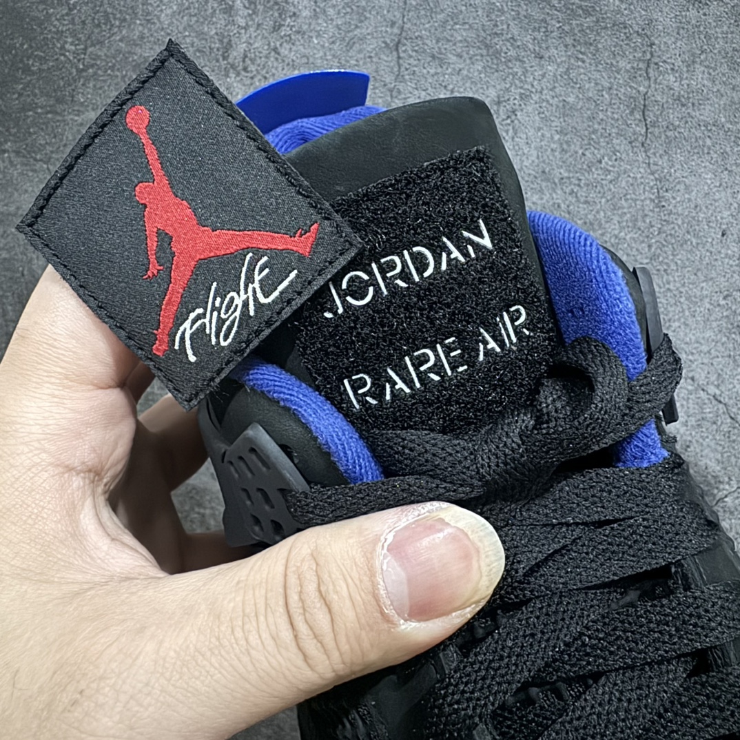 图片[7]-【GX/美版绿x】 Air Jordan 4 Retro \”Lase\” AJ4 乔4黑灰蓝配色 FV5029-003n 全套原纸板楦头开发 原厂特供皮料加持 确保原汁原味 完美呈现四代版型 一比一鞋头弧度高度鞋身弧度 数据细节工艺流程均保持原鞋一致 原厂TPU网格鞋带扣 正确内里网布 菱角分明不变形无多余毛边 柔软性质感一致于原鞋 市场唯一原厂鞋扣模具 背面可见隐藏注塑口 原厂织唛标 原厂飞人电绣工艺 尾指中部跳三针 独家绑鞋带手法 印刷中底布 四线拉帮 米色美纹纸贴合固定 进口港宝加持 后跟自然饱满 全鞋荧光划线卡点 追求极致完美 每一双都是工艺品 多重QC质检 超越公司货的品控标准 实实在在的免检产品 rn采用经典的黑色、蓝色和中性灰色为配色方案，以白色皮革鞋面，鞋头采用中性灰色覆面，鞋眼、中底、鞋跟片和鞋舌上的Jumpman标志均采用军蓝色撞色设计，最后以黑色、蓝色和灰色橡胶外底，鞋跟搭配白色“Nike Air”Logo完善设计。r 尺码：40 40.5 41 42 42.5 43 44 44.5 45 46 47.5 48.5 49 50.5 编码：X10510530-莆田鞋批发中心