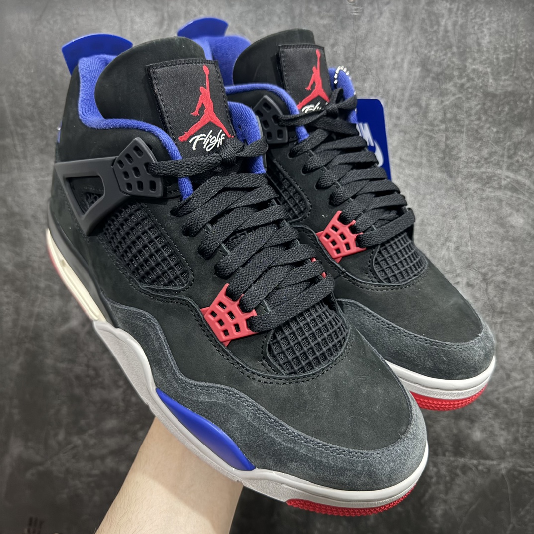 【GX/美版绿x】 Air Jordan 4 Retro \”Lase\” AJ4 乔4黑灰蓝配色 FV5029-003n 全套原纸板楦头开发 原厂特供皮料加持 确保原汁原味 完美呈现四代版型 一比一鞋头弧度高度鞋身弧度 数据细节工艺流程均保持原鞋一致 原厂TPU网格鞋带扣 正确内里网布 菱角分明不变形无多余毛边 柔软性质感一致于原鞋 市场唯一原厂鞋扣模具 背面可见隐藏注塑口 原厂织唛标 原厂飞人电绣工艺 尾指中部跳三针 独家绑鞋带手法 印刷中底布 四线拉帮 米色美纹纸贴合固定 进口港宝加持 后跟自然饱满 全鞋荧光划线卡点 追求极致完美 每一双都是工艺品 多重QC质检 超越公司货的品控标准 实实在在的免检产品 rn采用经典的黑色、蓝色和中性灰色为配色方案，以白色皮革鞋面，鞋头采用中性灰色覆面，鞋眼、中底、鞋跟片和鞋舌上的Jumpman标志均采用军蓝色撞色设计，最后以黑色、蓝色和灰色橡胶外底，鞋跟搭配白色“Nike Air”Logo完善设计。r 尺码：40 40.5 41 42 42.5 43 44 44.5 45 46 47.5 48.5 49 50.5 编码：X10510530-莆田鞋批发中心