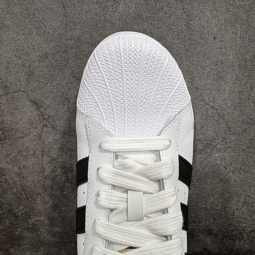 图片[5]-【H11二层皮版】Adidas Originals Superstar XLG 贝壳头系列低帮厚底松糕经典百搭休闲运动板鞋“皮革武士白黑LOGO”IG9995nnH11分两个版本n头层版价格较贵n实拍为二层版本 只改变了其皮料n其他做工细节基本没有变 价格便宜一些nn男女鞋真标半码制n原楦原纸版数据开发版型n采用头层皮革饰片组合粒面牛剖革鞋面材质n内嵌EVA环保鞋垫 外置耐磨防滑鞋底组合扇贝防踢头盖片 尺码：35 36 36⅔ 37⅓ 38 38⅔ 39⅓ 40 40⅔ 41⅓ 42 42⅔ 43⅓ 44 编码：X10210230-莆田鞋批发中心